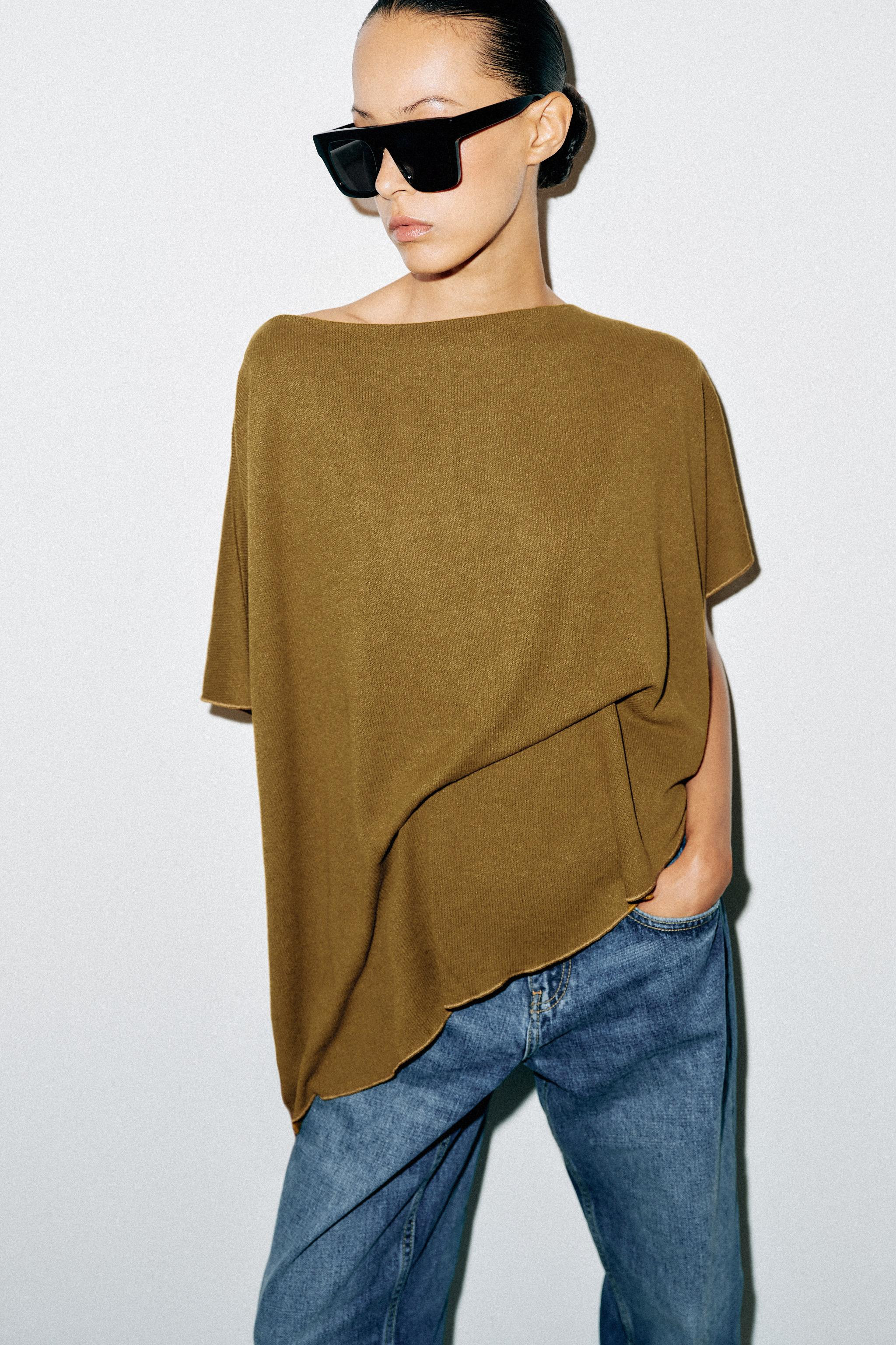 Cape-style top made from a viscose blend yarn. Features a round neck, fluid short sleeves, and an... | Zara US