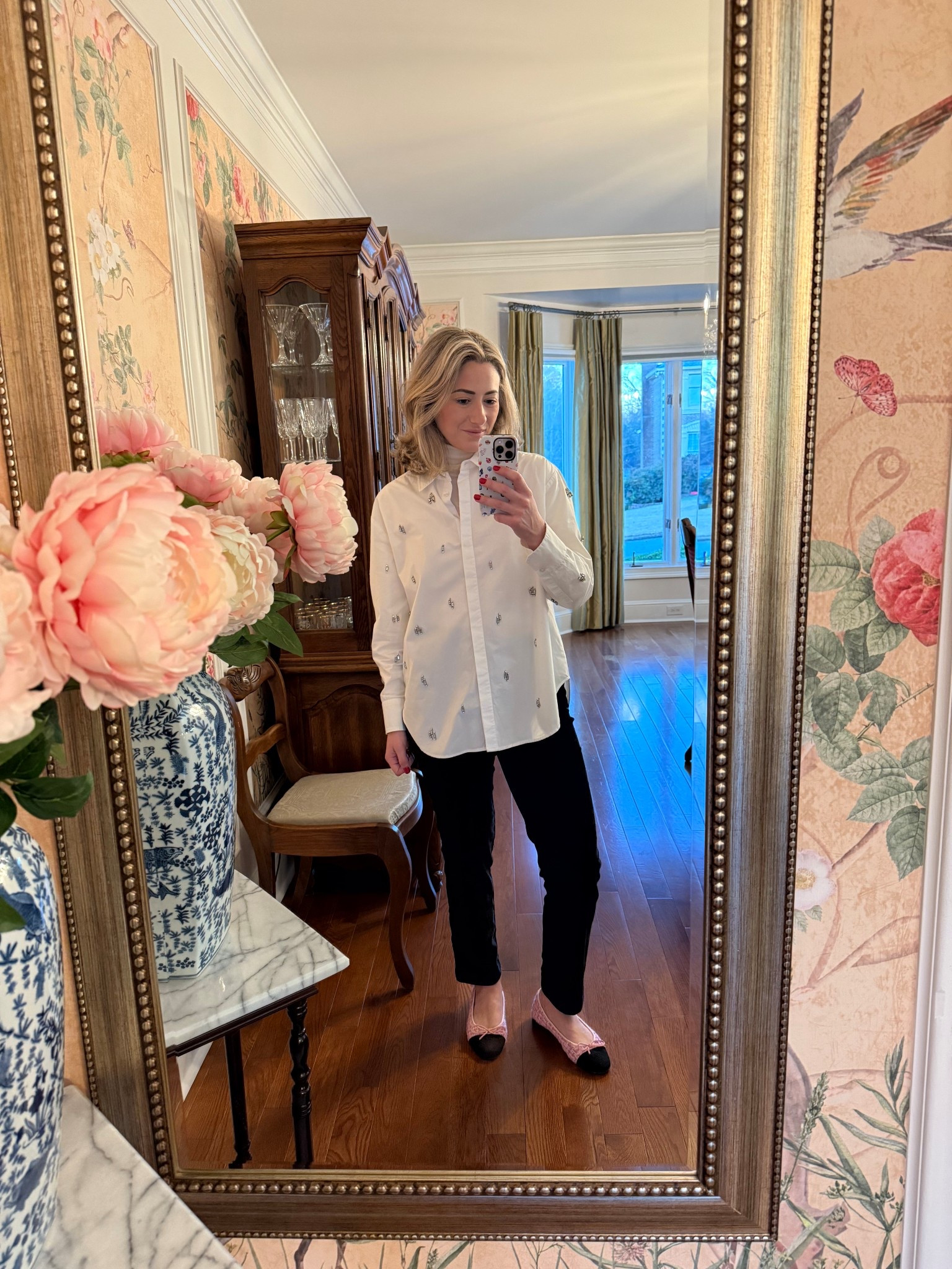 Classic layers with a soft, feminine touch 🤍
Today’s outfit is all about timeless staples black velvet pants paired with a cream turtleneck and a crisp white button-down for easy layering. Finished with my pink tweed cap-toe flats, which add just the right amount of charm and polish. This is one of those looks that feels effortless yet put together, perfect for everyday wear when you still want to feel elevated.

✨ Everything is linked here classic pieces you’ll reach for season after season.


#LTKootd #LTKgrwm #LTKWorkwear