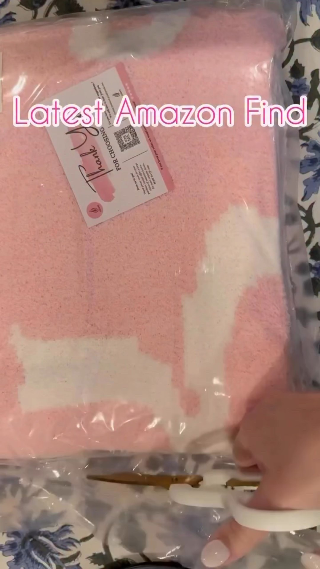 Pink is my {not so new} obsession! 💖

Comment BOW and I’ll send the the link to my practically perfect pink bow throw blanket. It’s SOOOO SOFT, you won’t believe the price!!

#pinkdecor #pinkbows #luxeforless #amazonhomefinds #ilikepink