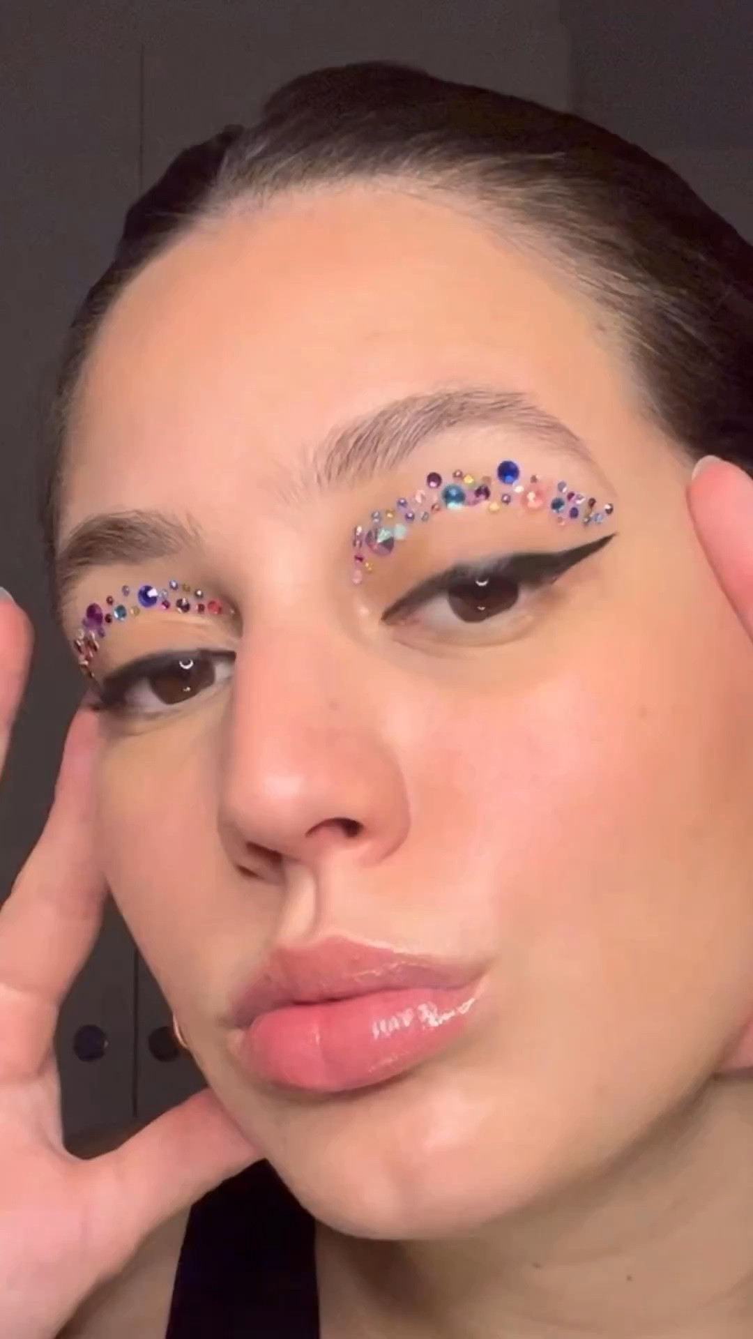 cores, brilhos e delineado pra inspirar vocês pro carnaval🎊 

#LTKbeauty #LTKbrasil #LTKSeasonal