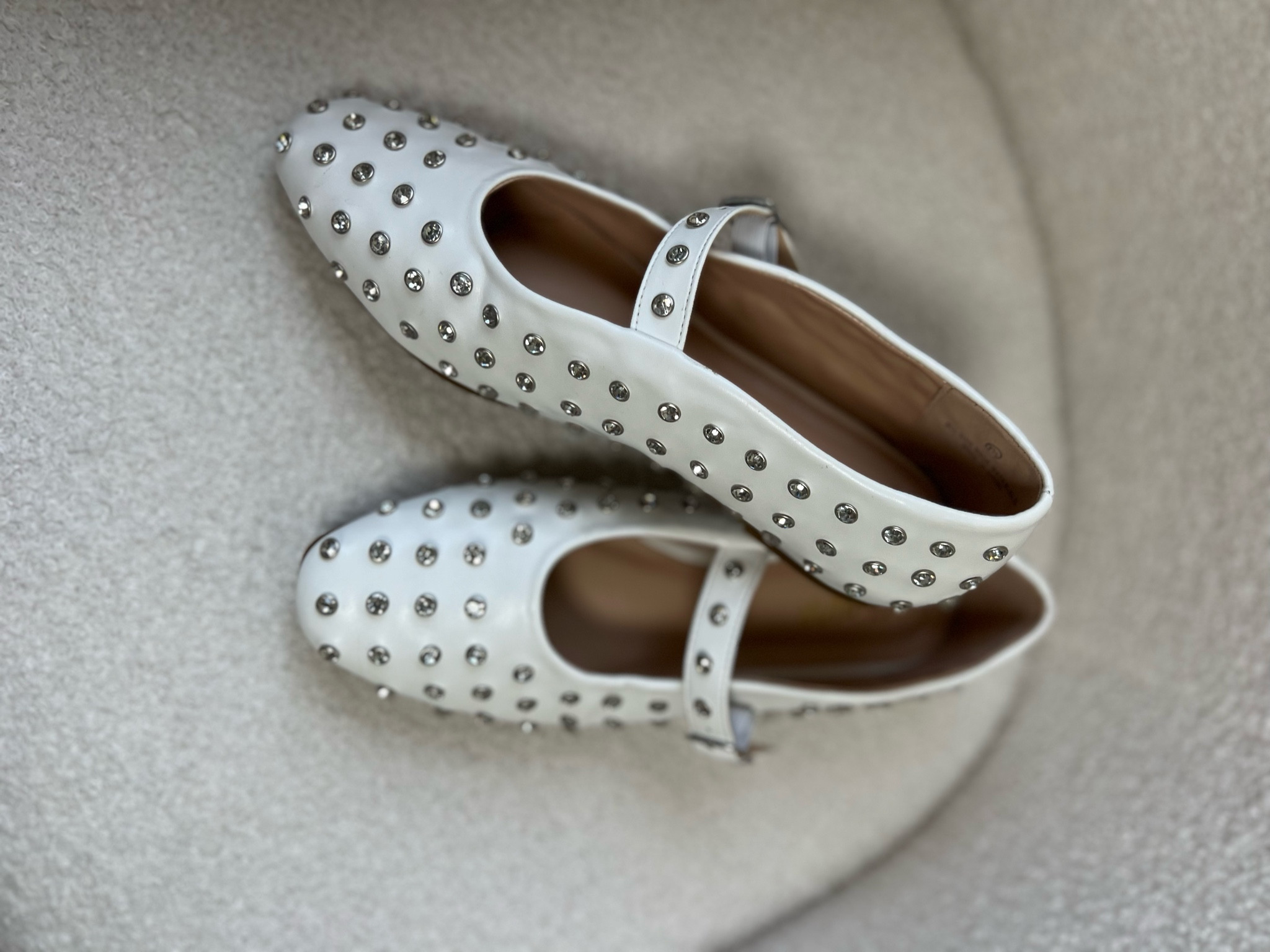 ✨Tap the bell above for daily elevated Mom outfits.

Amazon finds, rhinestone ballet flats

"Helping You Feel Chic, Comfortable and Confident." -Lindsey Denver 🏔️ 

 #amazon #amazonfinds #amazonfashionfinds #amazonfashion #amazonstyle #amazondeals #founditonamazon Amazon prime day,   #over45 #over40blogger #over40style #midlife  #over50fashion #AgelessStyle #FashionAfter40 #over40 #styleover50 #styleover40 midsize fashion, size 8, size 12, size 10, outfit inspo, maxi dresses, over 40, over 50, gen X, body confidence


#LTKShoeCrush #LTKFindsUnder50 #LTKOver40