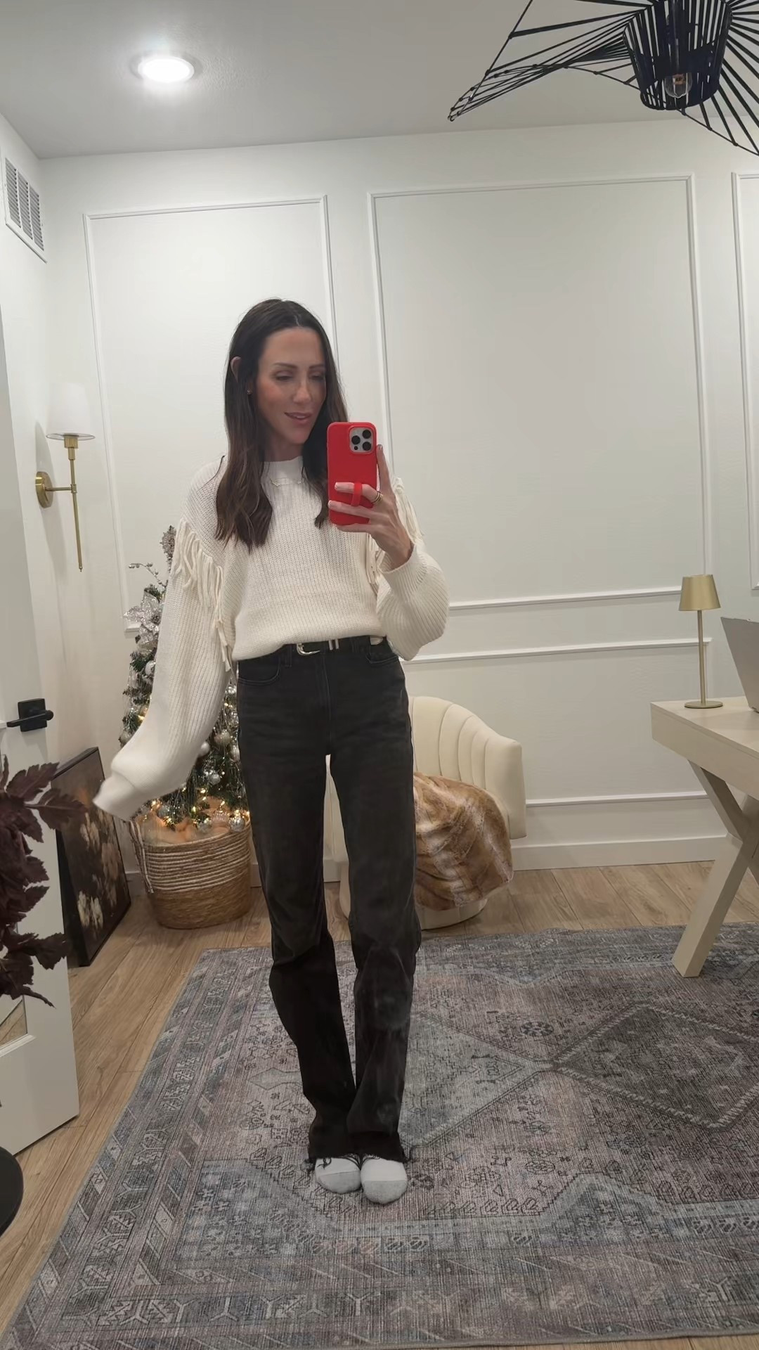 Cute fringe sweater from Walmart

I sized up to a L for an oversized fit

#LTKFindsUnder50