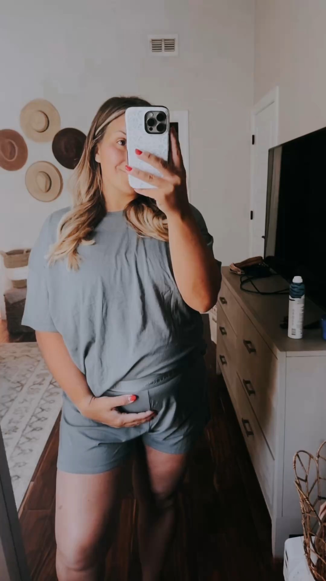 The best 2 piece lounge/jammie set! 

Lounge wear
Women’s clothing 
Women’s style 
Jammies
Shorts set
Haynes 
Comfy clothes 
Postpartum 
Pregnancy outfit 