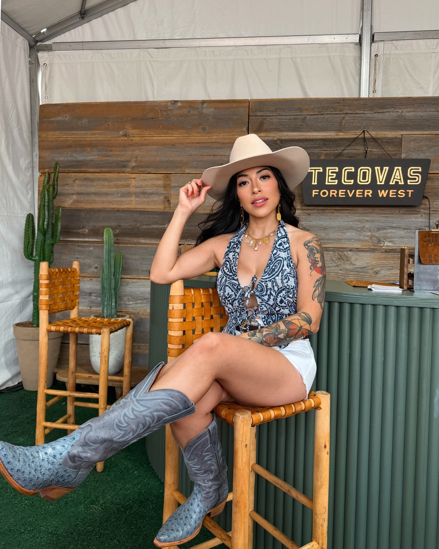 Ostrich @tecovas boots made their Day 3 debut at @lonestarsmokeout… and I’m not changing my mind 🤠
 
#countrymusicfestival #musicfestival #countrymusicconcertoutift #countryconcertoutfit #lonestarsmokeout