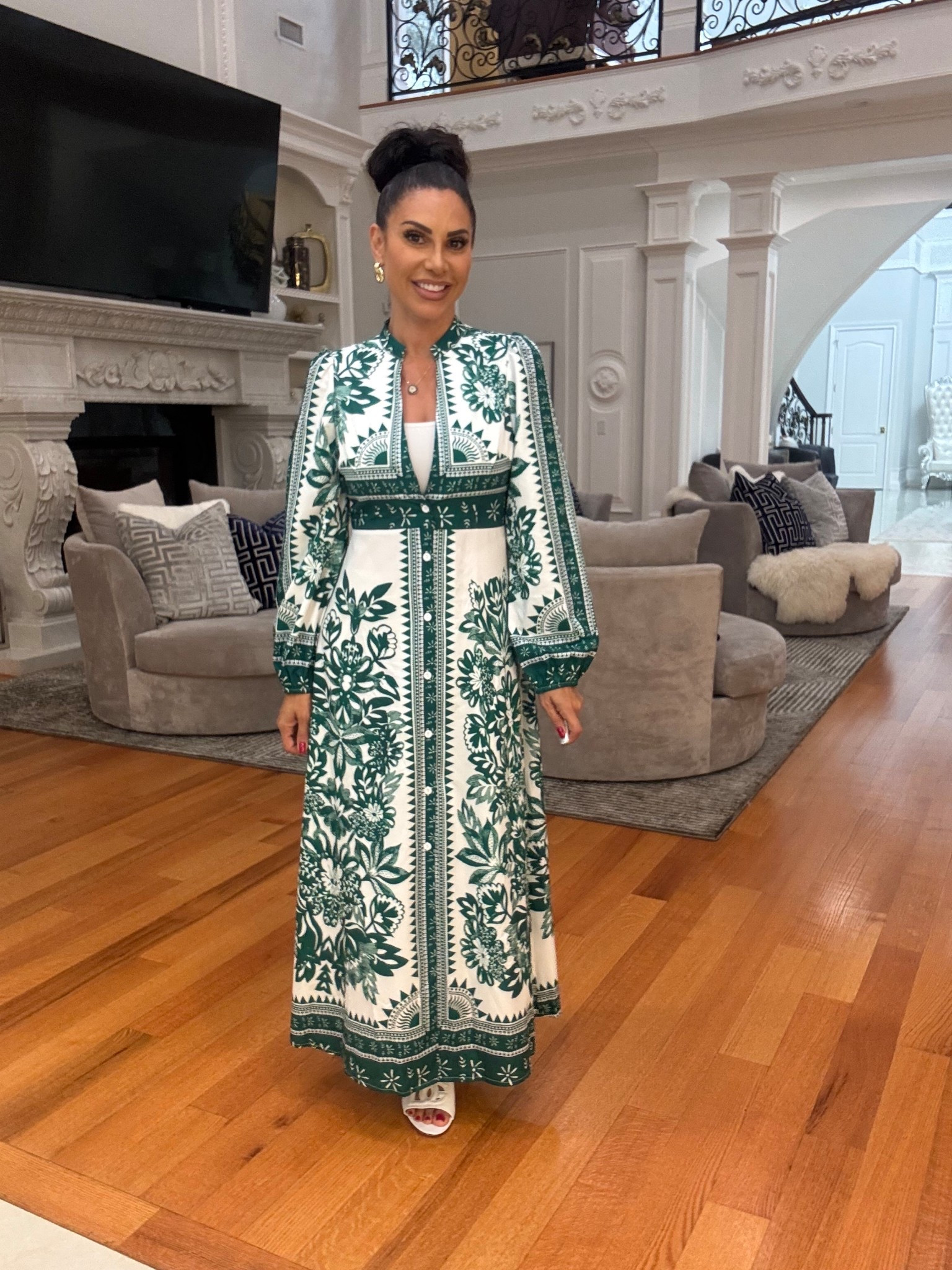 Girls- hurry for this one- the green is no longer available. It’s about $20 now. I paid less🤗. It’s a bit  low for me  in the front  so I paired it with a white bralette instead of a bra and flats.
