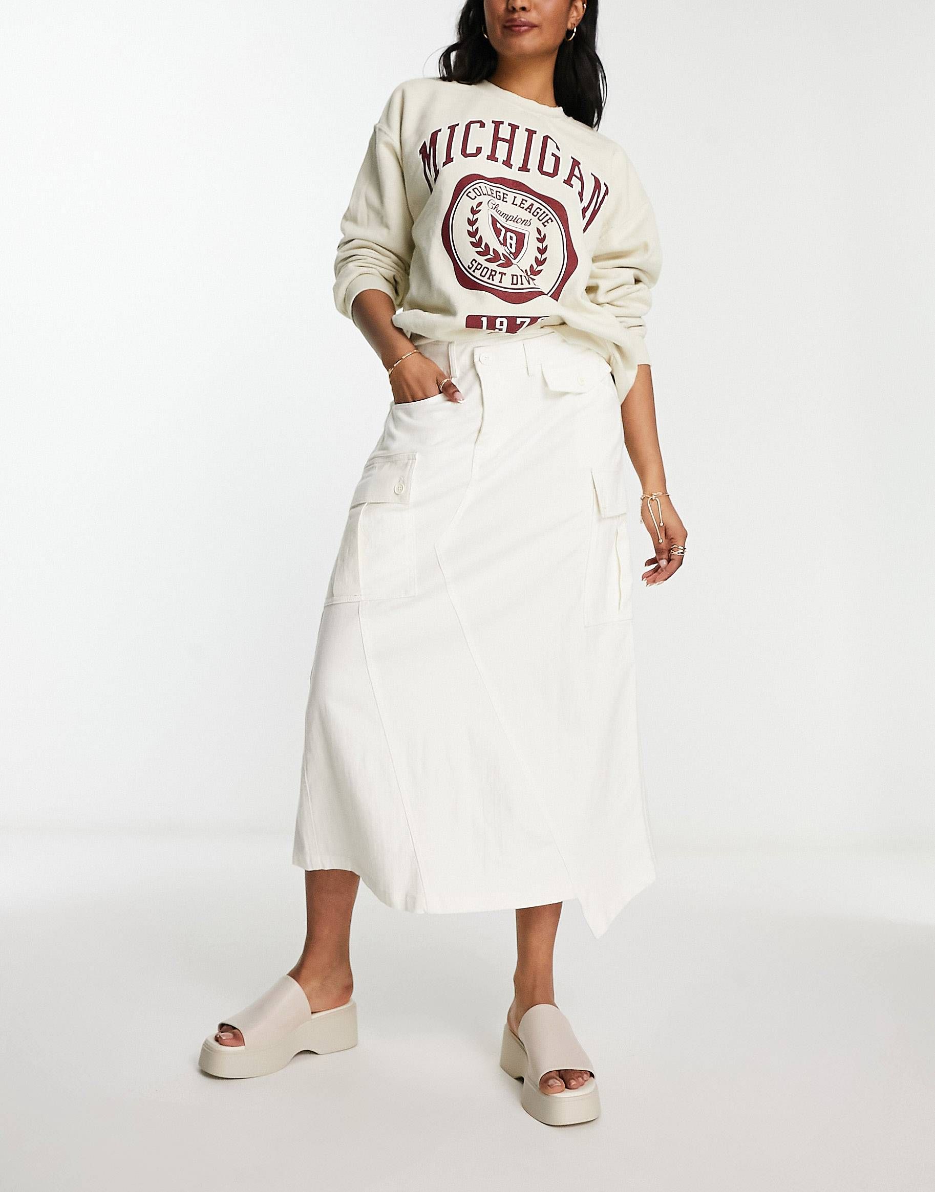 Urban Revivo cargo midi skirt with pockets in white | ASOS (Global)