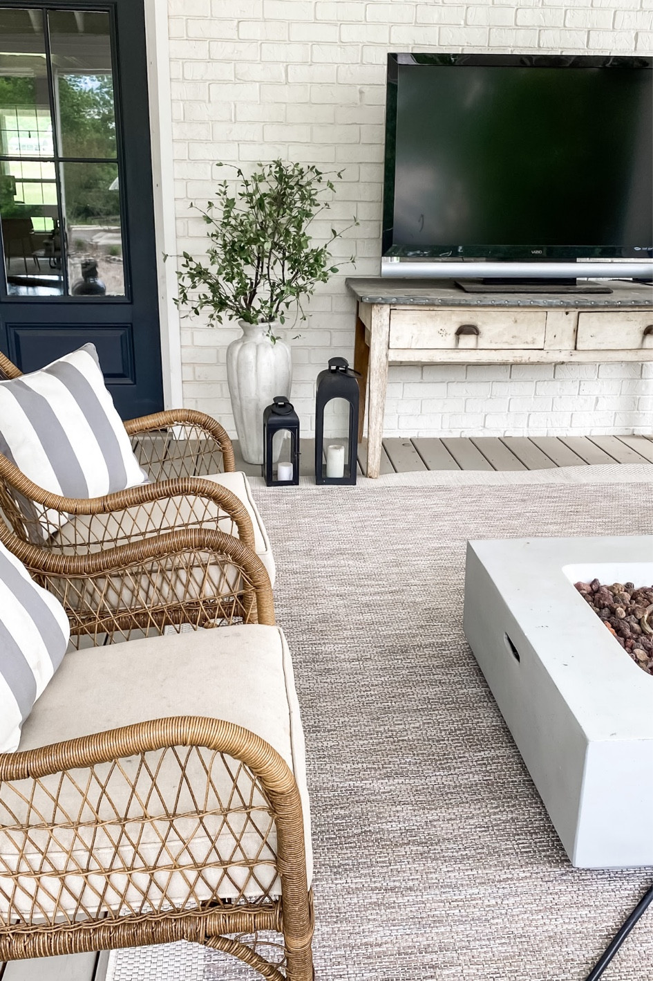 Screened in back porch furniture and decor 

#LTKstyletip #LTKSeasonal #LTKhome