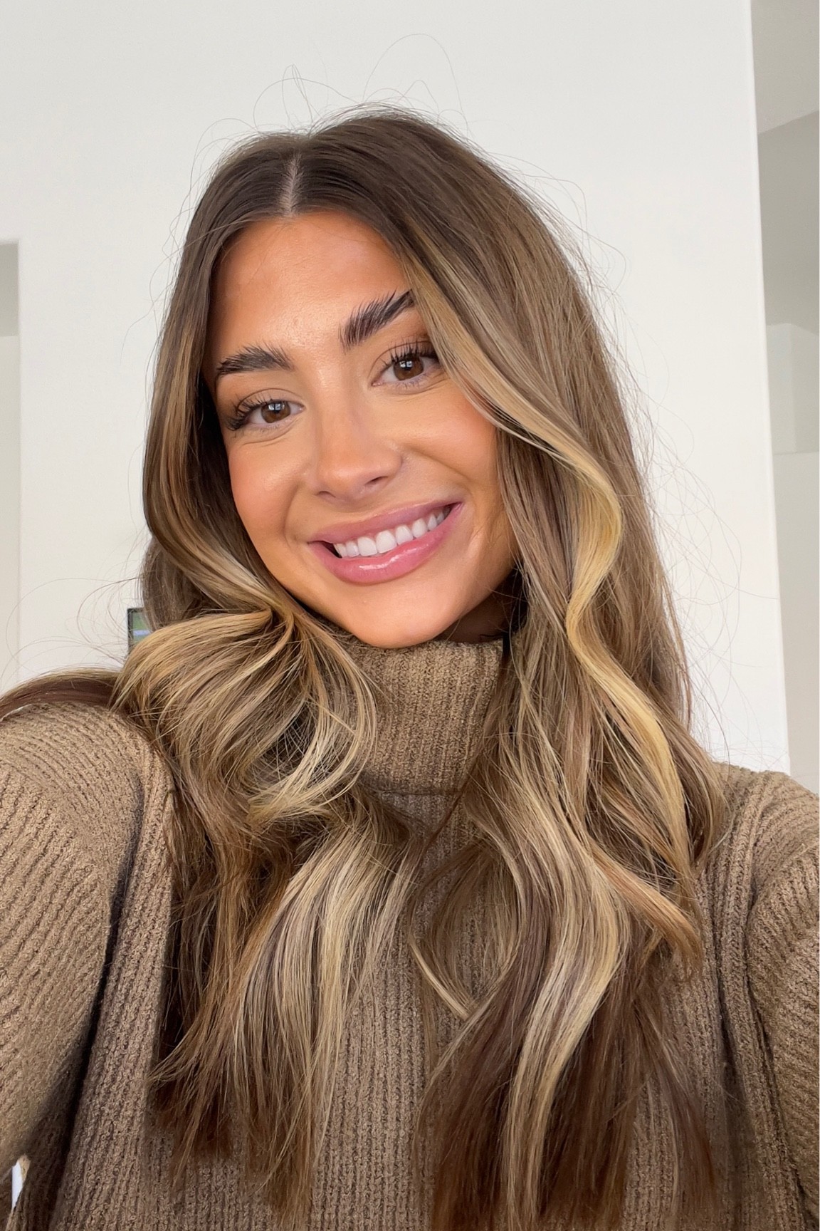 How I curl my hair using @t3micro SinglePass curler 🤍 I use size 1.25! 20% off today site wide last day to shop!!! AD #T3 #T3Hair #T3Friends&Family 

#LTKbeauty