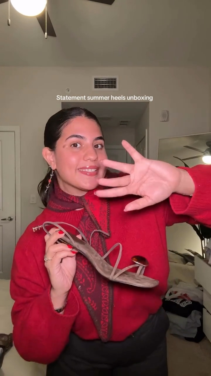 Stunningggg @jeffreycampbell 

#statementpiece #fashiontiktok #heelsandals #statementshoes #summershoes