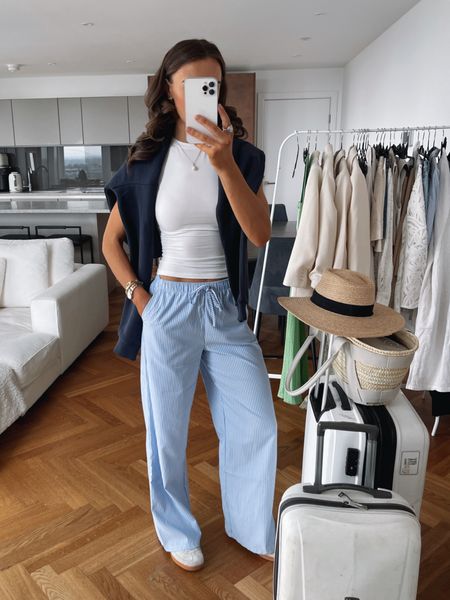 Airport outfit ✈️

Wearing size S in the trousers 🫶🏽 my gymshark discount code is ‘EMMA’ 🤍

#LTKstyletip #LTKtravel #LTKsummer