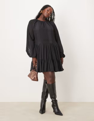 ASOS DESIGN Curve – Hochgeschlossenes Jacquard-Minikleid in Schwarz mit Ausbrennermuster und Go... | ASOS (Global)