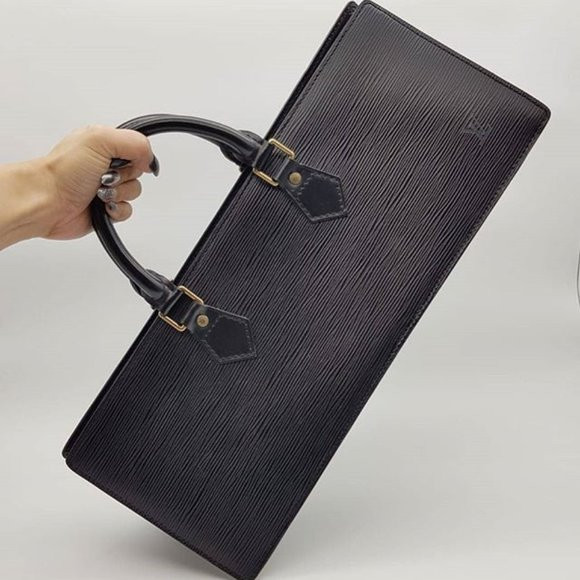 Authentic Vintage Louis Vuitton Sac Triangle Hand #27583L22 | Poshmark