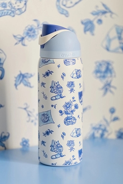 Owala UO Exclusive Delft Cat Print FreeSip 32 oz Water Bottle | Urban Outfitters (US and RoW)