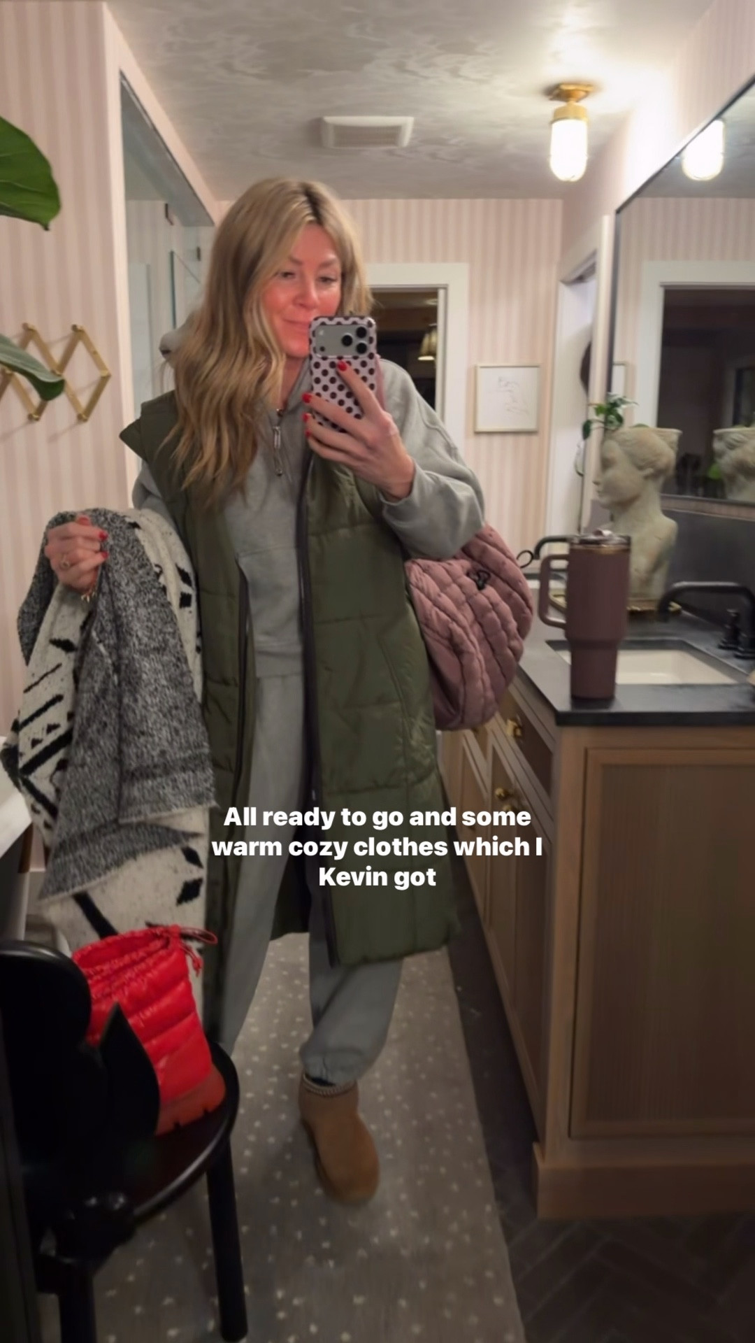 •Top m/l
•Bottoms medium 
•Vest in small
