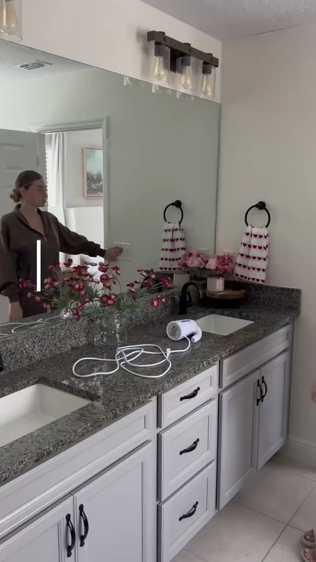 Spring reset but make it cute 🧺🌸🐰

Swapping out the Valentine’s decor, wiping everything down, fresh sheets on the bed and doing it all in the softest set ever 🤎 This LuxeSoft combo is that perfect put together look but feels so comfy

Lightweight, buttery, and easy to move in. Cleaning, styling, fluffing pillows, all of it 🫧  the kind of outfit you throw on for a home refresh and end up wearing the rest of the day 

Neutral, effortless, and actually comfy enough to live in

Linked in my LTK 🫶🏼

@goldhinge #Ad #LTKStyle #SpringRefresh #SundayReset #NeutralStyle #CozyChic #EverydayOutfit #HomeVibes


#LTKHome