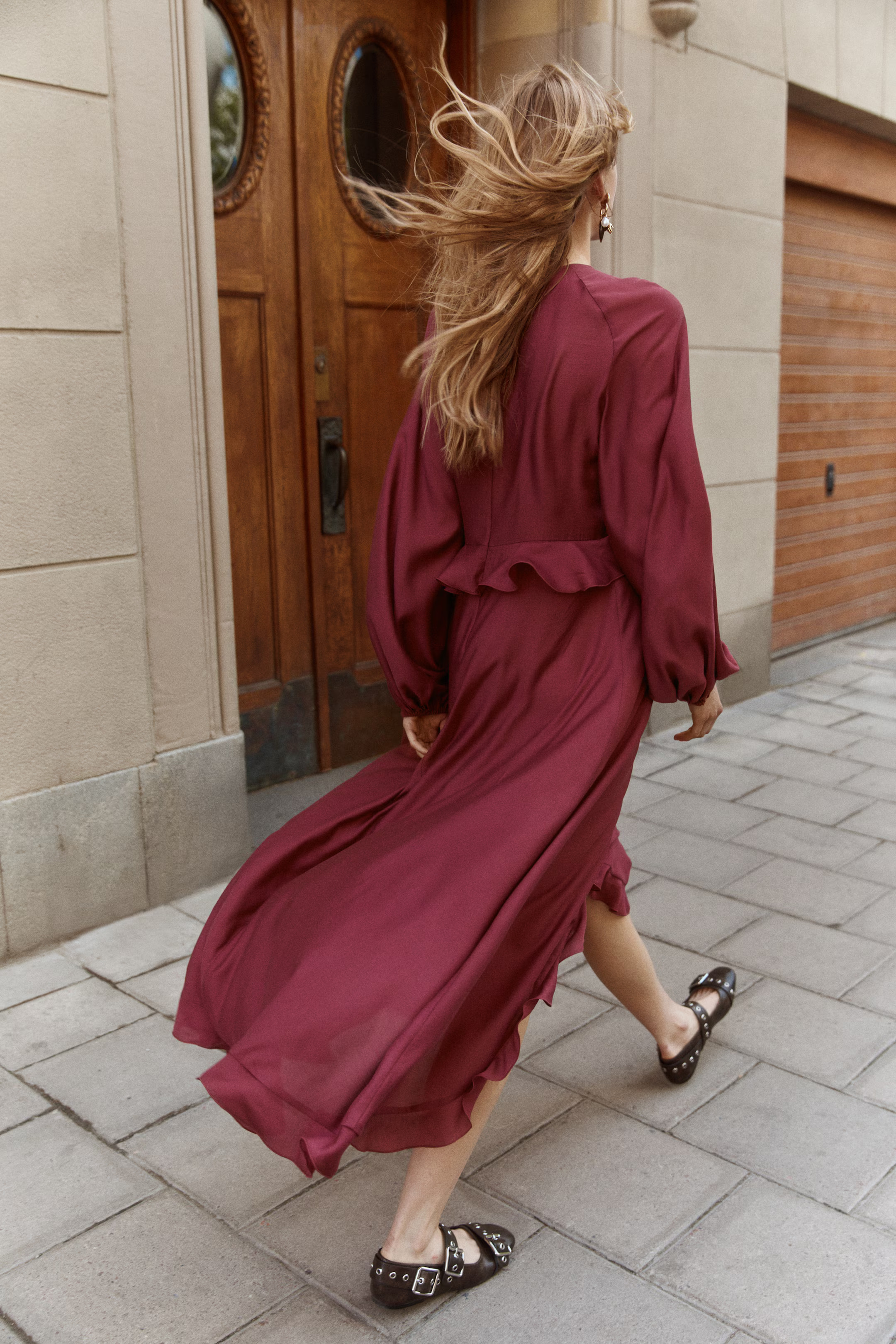 Flounce-trimmed maxi dress - Burgundy - Ladies | H&M GB | H&M (UK, MY, IN, SG, PH, TW, HK)