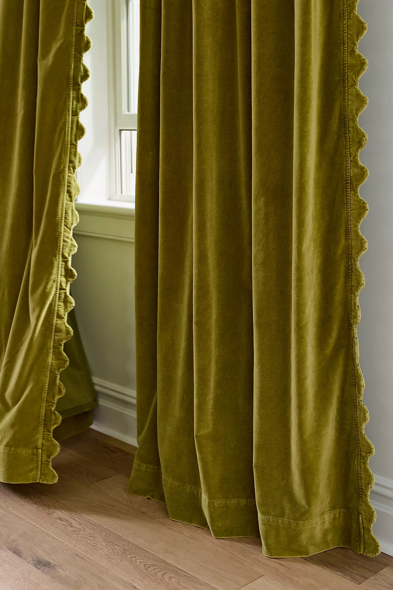 Trova Velvet Scalloped-Edge Curtain | Anthropologie (US)
