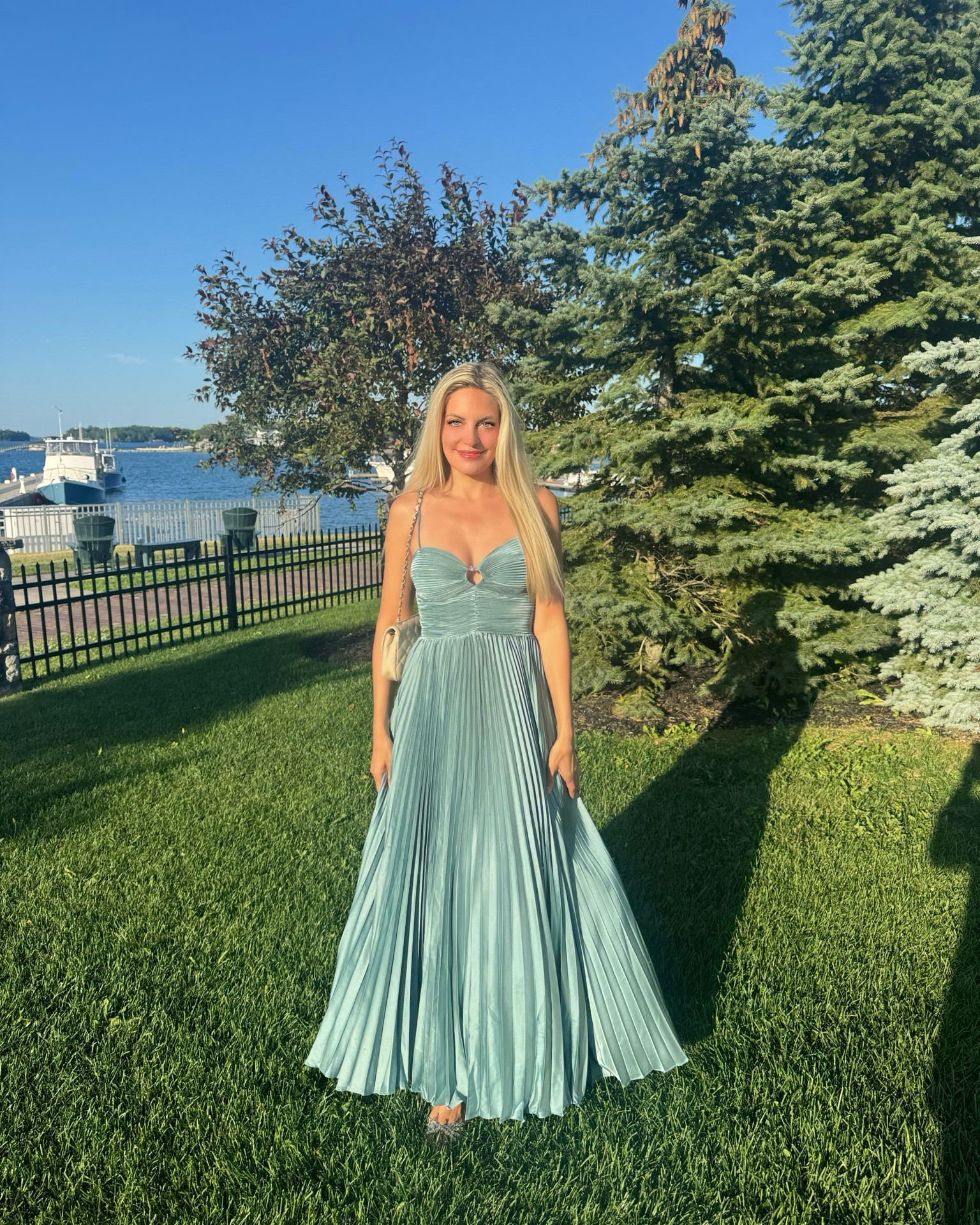 What I
Wore this werkend Vici silky floral jumpsuit dresses for a wedding

#LTKootd #LTKTravel #LTKWedding