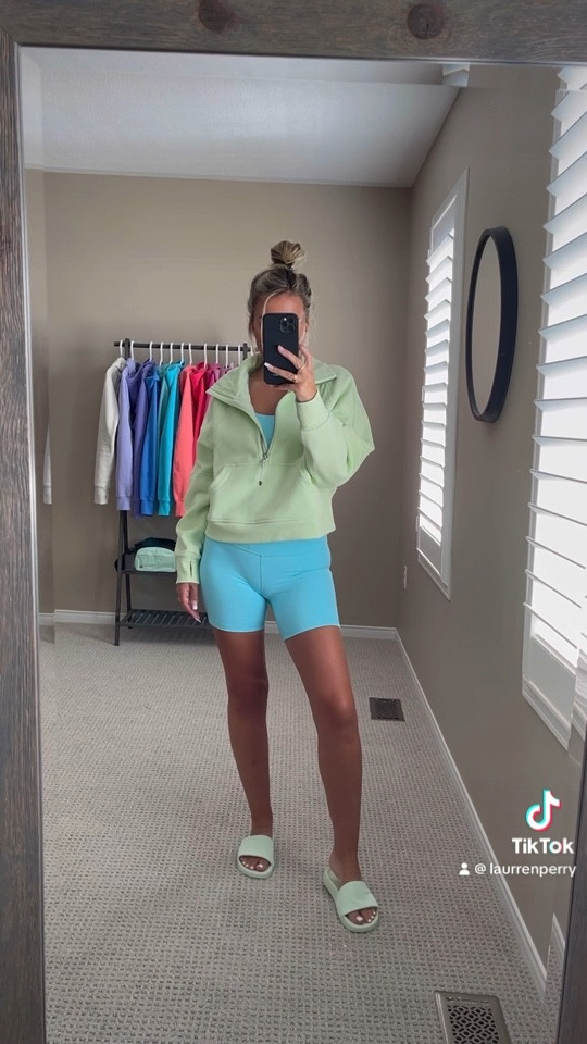 Cyan Blue is the perfect summer colour 💙🐬🦋 

Shorts/Pants: Size 6 
Bra: Size 8 
Sweaters: 6 or XS/S
Slides: Size 7 (TTS)

#LTKstyletip #LTKFitness #LTKSeasonal