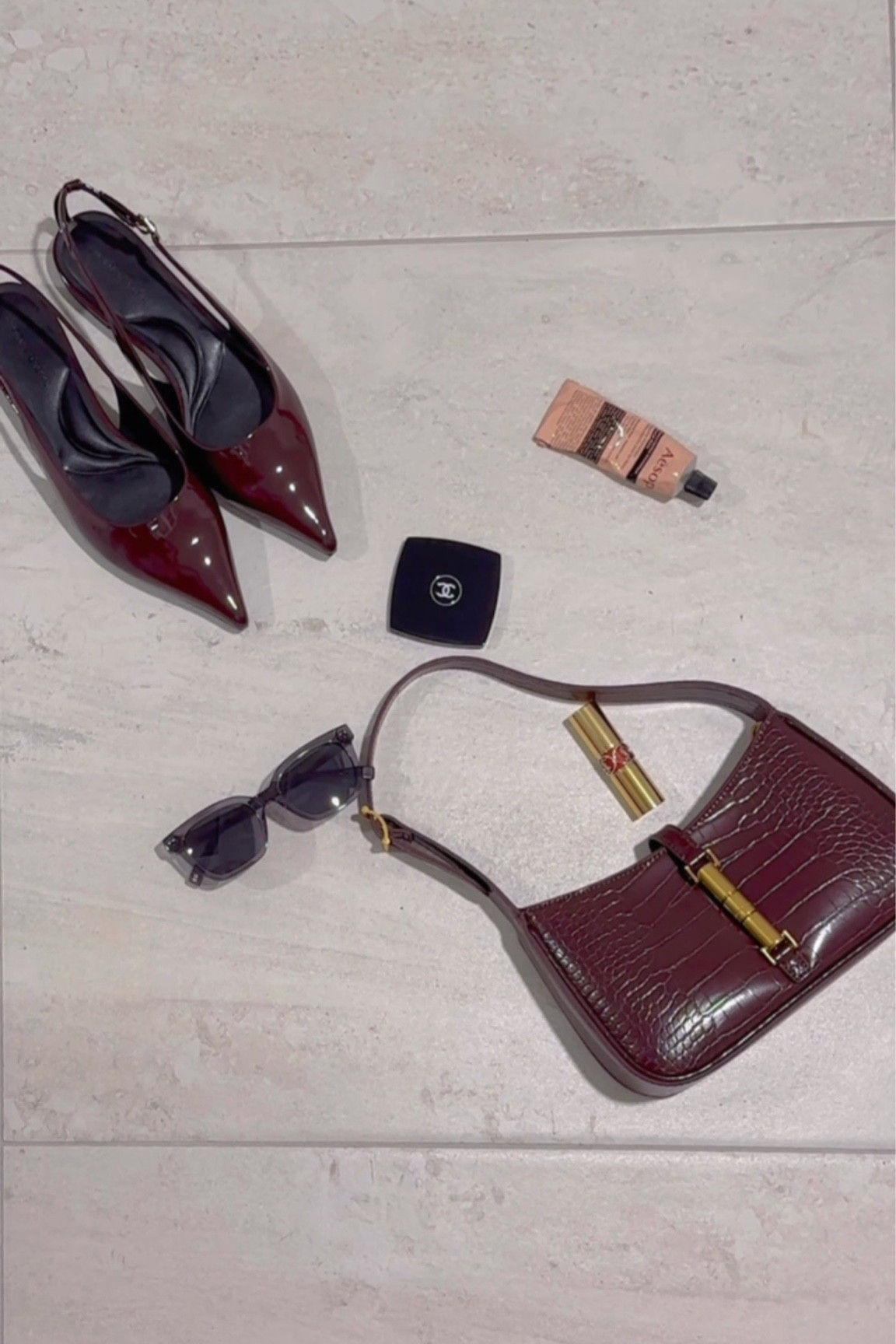 The burgundy 🍒 fashion trend 

Bag @charleskeithofficial 
Hand cream @aesop 
Mirror @chanel.beauty 
🕶️ @baxterblue_ 
💄 @yslbeauty 

15%off promo code COMAMB15-I6MMUOBEPL

#burgandy #winterfashion #CharlesKeithCommunity #CharlesKeithFamily #ImwithCharlesKeith @charleskeithclub