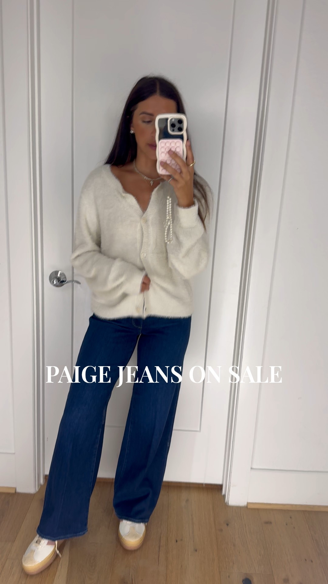 Cardigan: medium
Jeans: 27

My favorite jeans in a darker wash! I grabbed them last year on sale and wore them non stop so wanted this was as well

#LTKSaleAlert