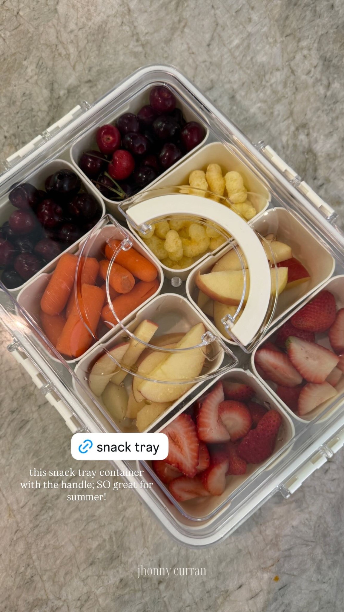 this snack tray container with the handle; SO great for summer!
