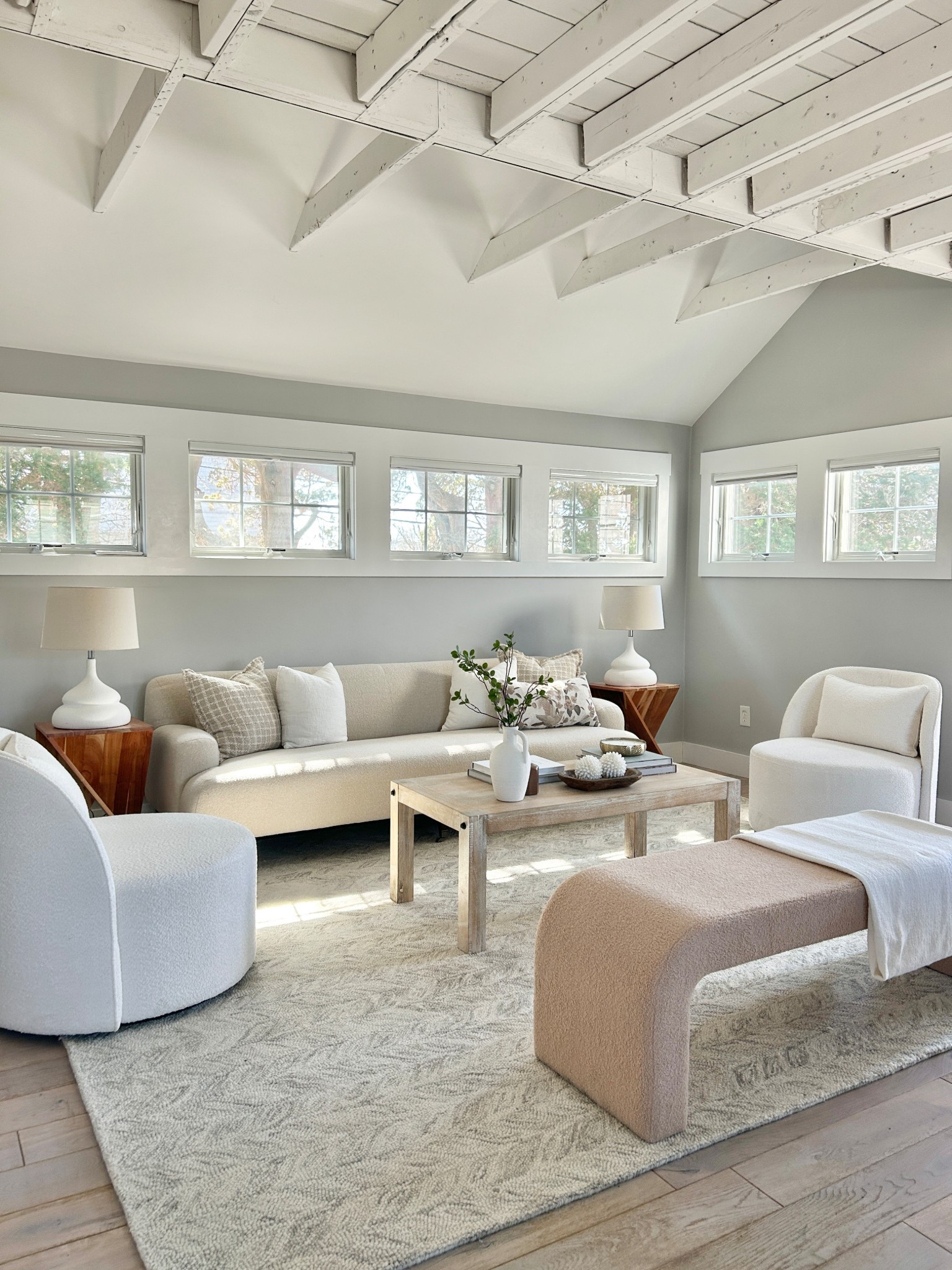 Coastal cottage. 

#livingroomstyle #sofa #accentchairs

#LTKHome