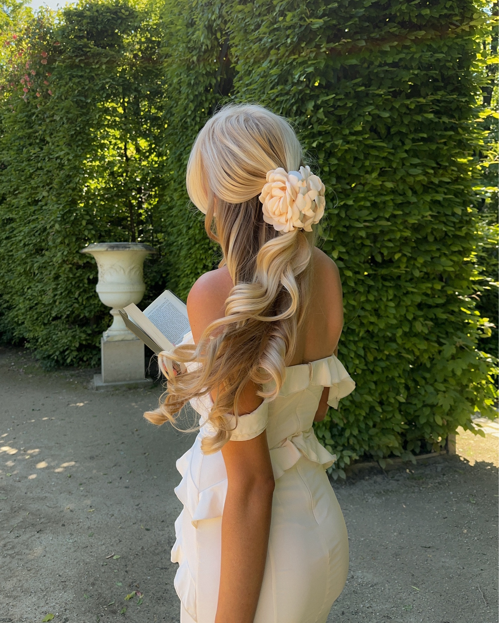 The Hemera gown from the Oh Polly Wedding Party collection 🦢
