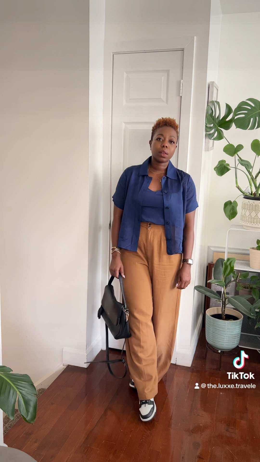 Fall Outfit- wide leg trousers. Add this piece to your closet in a neutral color to add versatility and instant polish to your outfits for fall. 
#LTKfashion #falloutfit

#LTKstyletip #LTKworkwear #LTKmidsize