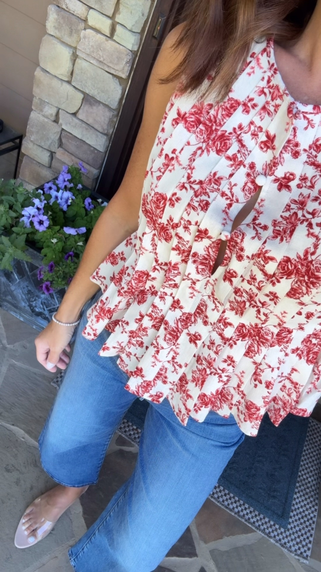 Madewell denim for Summer. Pleated swing tank. Summer style. Clear slide sandals. 
Tank XS. 
Jeans TTS, 25 short. Use code LTK20 for 20% off this weekend.

#LTKootd #LTKSeasonal #LTKxMadewell