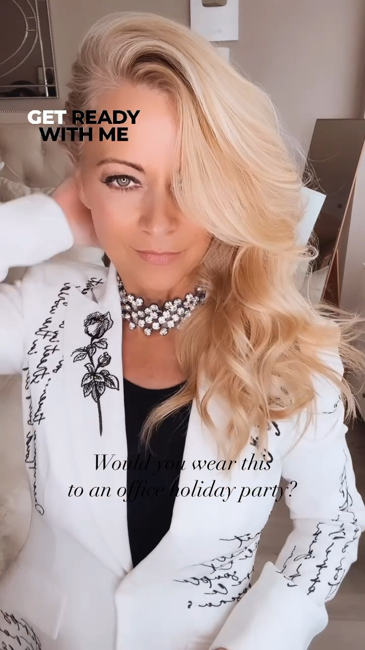 ✨Office Party Holiday Outfit Inspo ✨Would you wear this?

Save for future reference and share with a friend. 🥰

🛍Comment with the word links and I will send them over.🤍🤍🤍

Blazer @cinq
Necklace @anthropologie
Pants @reiss
Shoes @samedelman
Bag @amazonfashion
Coat @mango
•
•
•
•
•
•
•
•
•
•
•
•
•
•
#styleinspo #style #petitestyle #petitefashion #fitspo #womenover50 #lookgoodfeelgreat  #grwm #outfitoftheday
 #styleinspiration #classyfashion #classyandfashionable #petitestyle #petitefashion 
#fitspo #womenover50 #over50style
#glamoutfit  #momstyle #styleover30  #getteadywithme 


#ltkstyle #ltkfashion

#LTKworkwear #LTKSeasonal #LTKHoliday