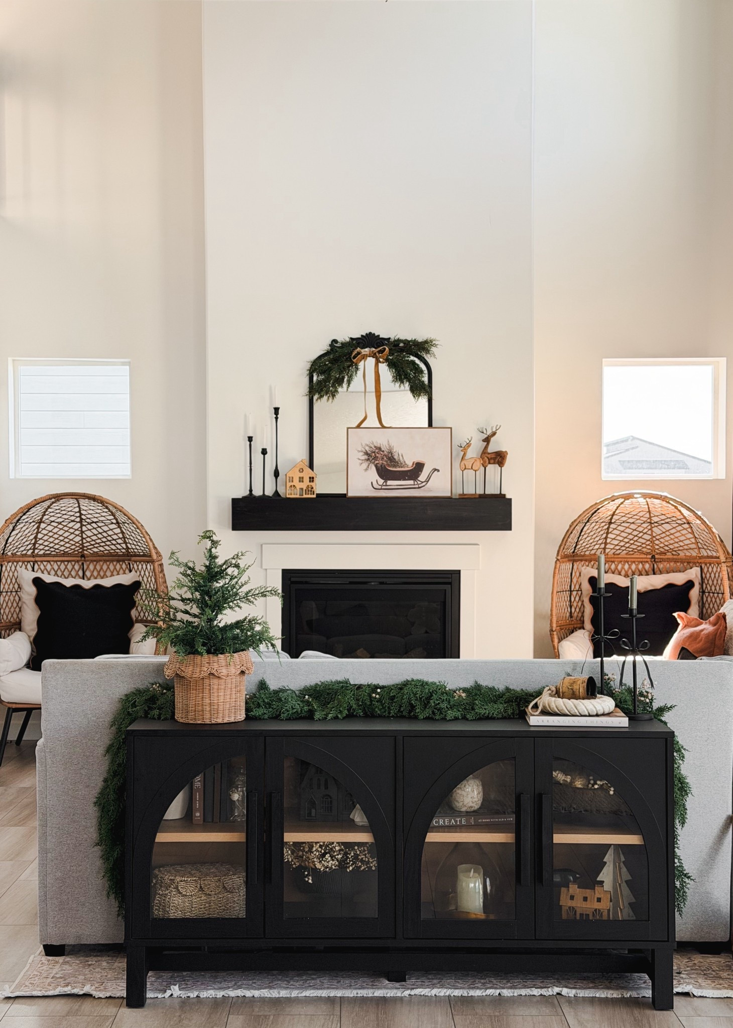 Minimalist modern Christmas 🎅🏻 

That Blends my Modern Design + Family Comfort perfectly!

#neutralhomestyle #familyfriendlydecor #cozyhomevibes #modernminimalist #ltkhome #ltkholiday #homedecorinspo

#LTKHoliday #LTKHome #LTKmomlife