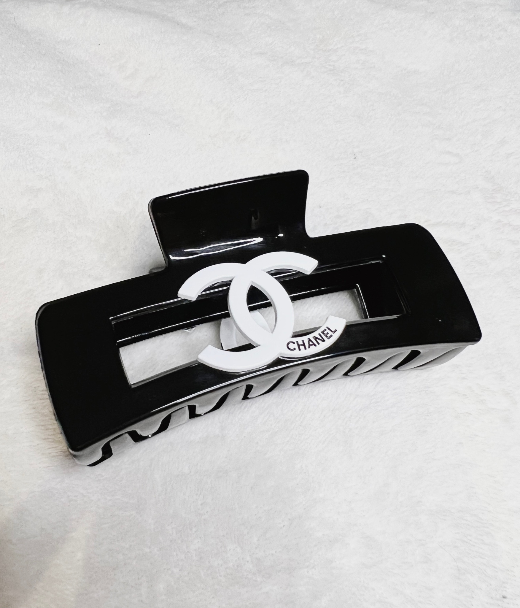 chanel hair clip ˖ ࣪⭑

#LTKbeauty