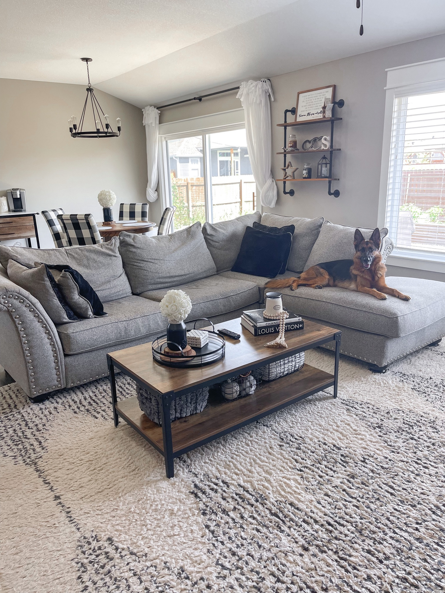 farmhouse living room decor 🖤

farmhouse home decor | farmhouse style | living room decor | home decor | affordable home decor 



#LTKunder50 #LTKhome #LTKunder100