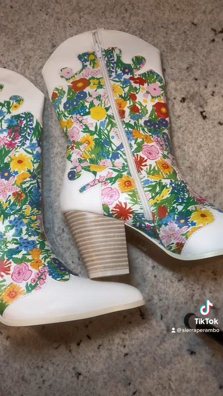 These are the most stunning pair of shoes I’ve ever seen 🌸 


Nasty Gal | Boots | White Boots | Spring 

#LTKFind #LTKunder100 #LTKshoecrush