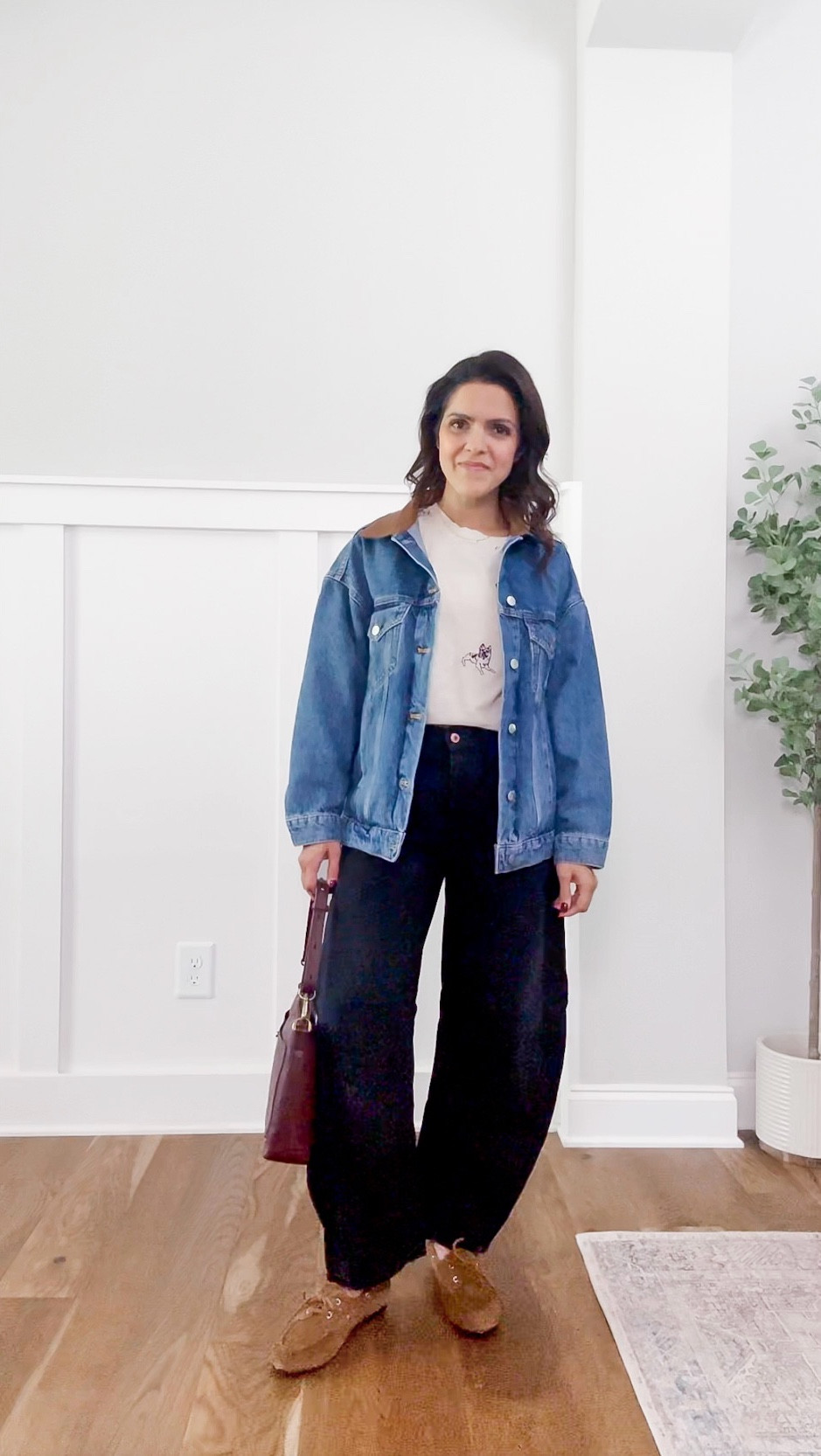 Monthly outfit planner SEPTEMBER: Summer to Fall outfits | graphic tee, barrel jeans, boat shoes, barn jacket, denim jacket, suede bag 

#summertofall #transitionalstyle #falloutfit #classicstyle 


#LTKStyleTip