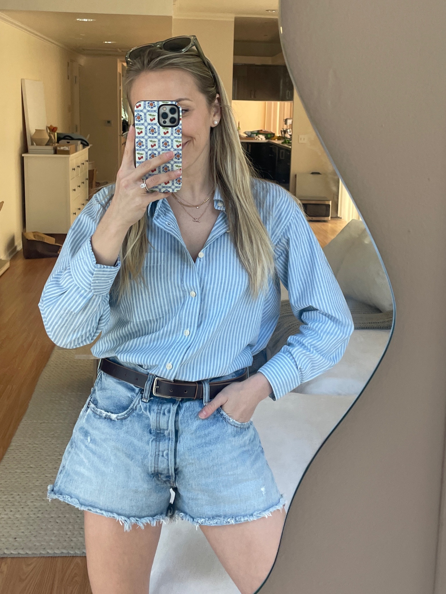 Not too shabby chic ✨ #redone #moussydenim #ootd #springfashion #outfitoftheday #celine #casely 

#LTKstyletip