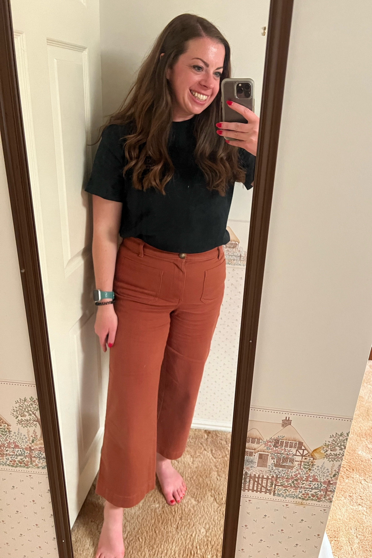 Summer cropped pants from Loft. So comfortable and lightweight! In an 8. 

#LTKSaleAlert #LTKFindsUnder50 #LTKMidsize