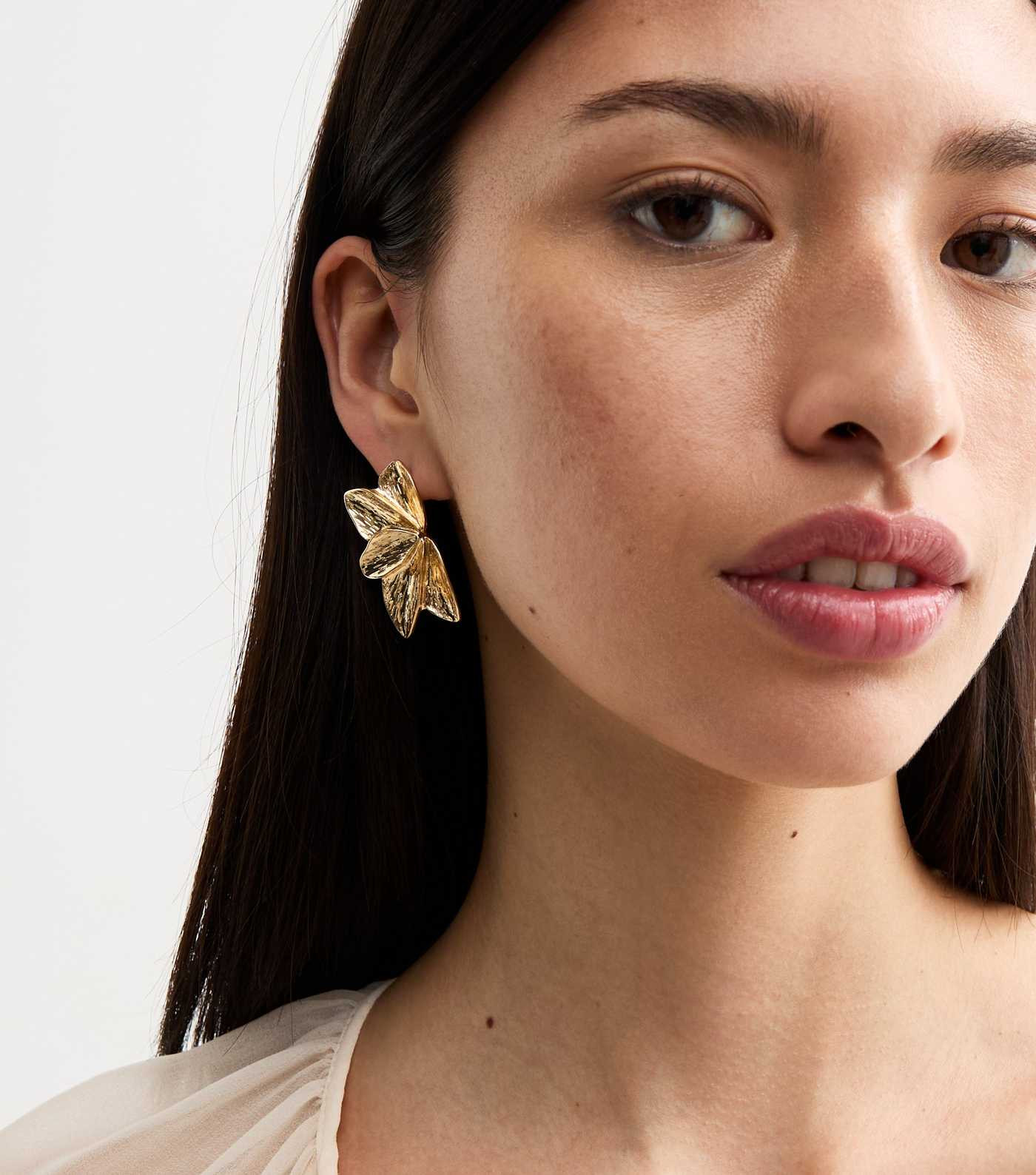 Gold Tone Textured Petal Earrings
						
						Add to Saved Items
						Remove from Saved Items | New Look (UK)