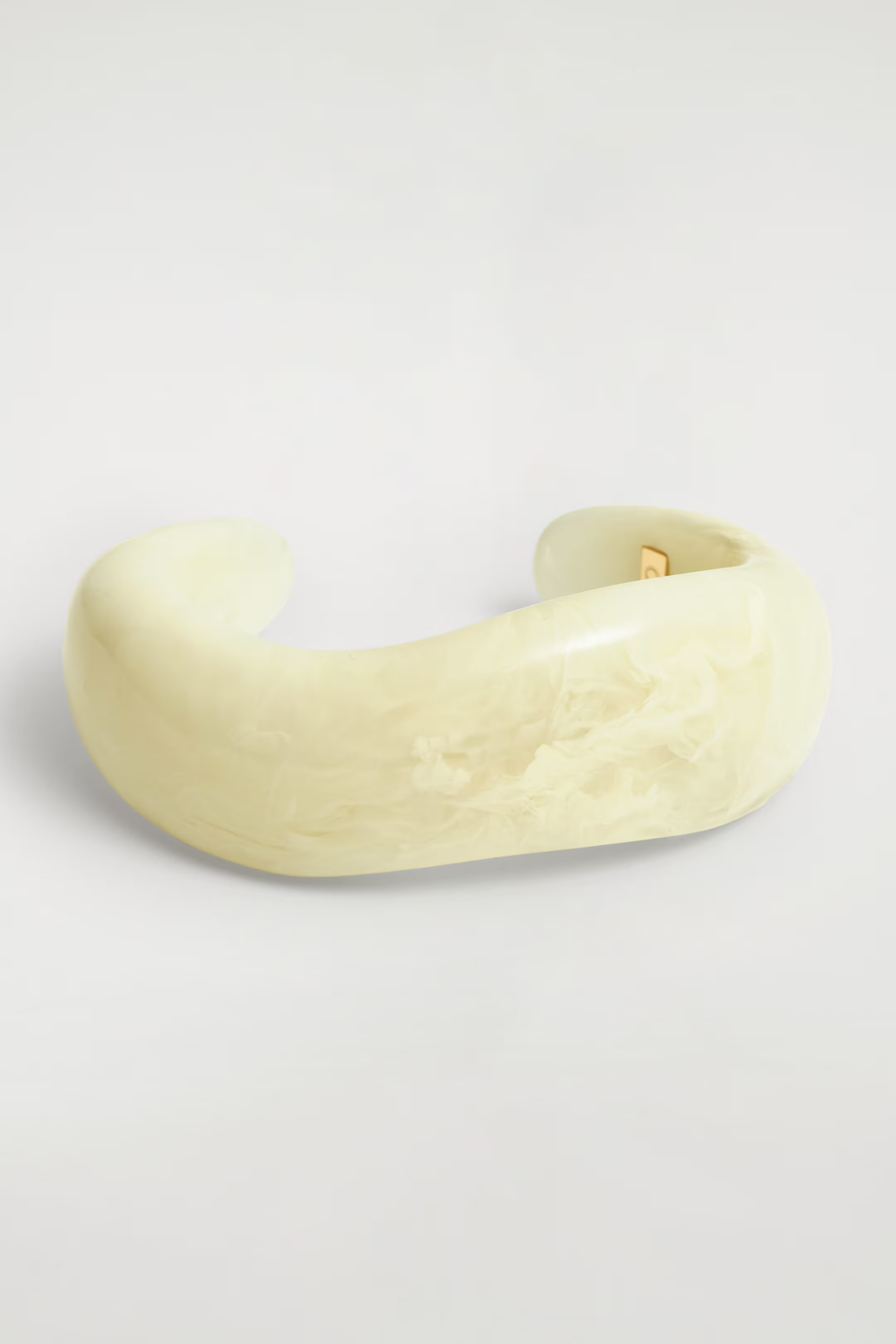 CHUNKY CURVED BANGLE - BUTTERMILK | COS | COS UK