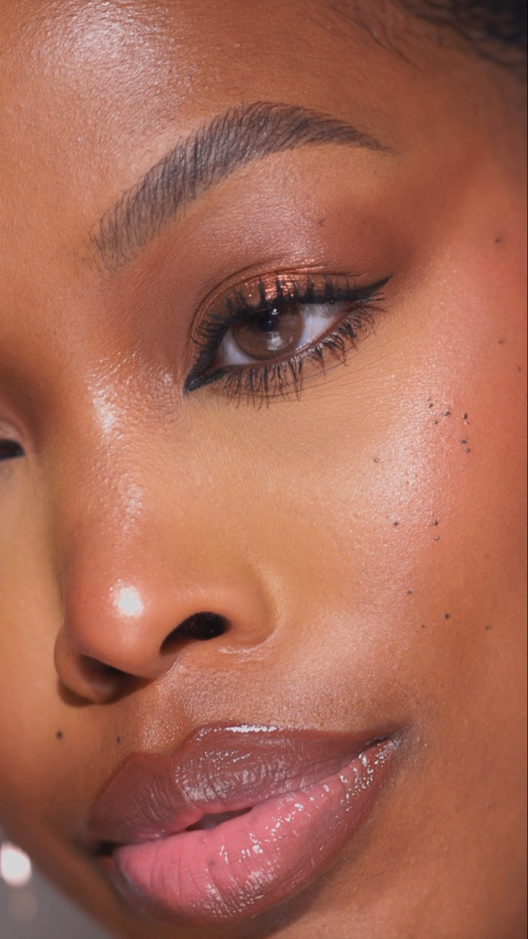 5 minute quick & easy, beginner friendly eyeshadow 😅🤎

I love these quick eye looks, they’re so easy to do in a hurry and you don’t need too many different products. 

This palette is so pretty too, there’s so many shades to choose from for simple and more complex looks 😍 

sleekmakeup 
In your tone longwear concealer 11c 

cosmic_brushes 
Nudetrals palette 

hauslabs 
Optic intensity eco eyeliner 

rimmellondon 
Thrillseeker mascara 

#LTKFindsUnder50 #LTKBeauty