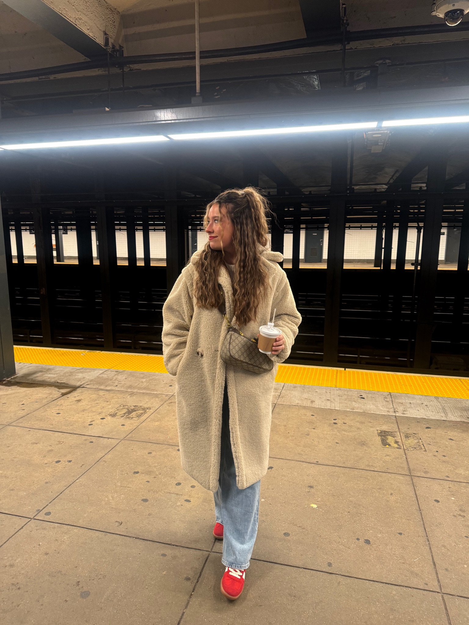 Subway surfing 🚊✨🤎

#LTKSeasonal #LTKParties #LTKHoliday