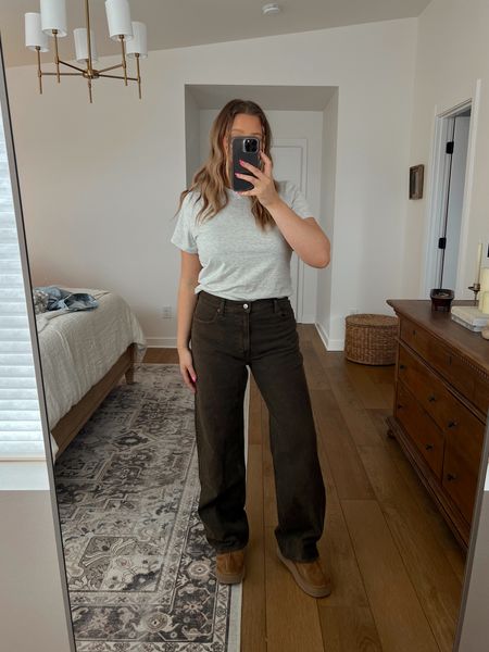 Code: AFBRE for extra 15%! The 90’s Jean is my fave from Abercrombie! You can size down if between sizes they run loose through the legs and hips. Comfortable and this brown pair is super soft! 