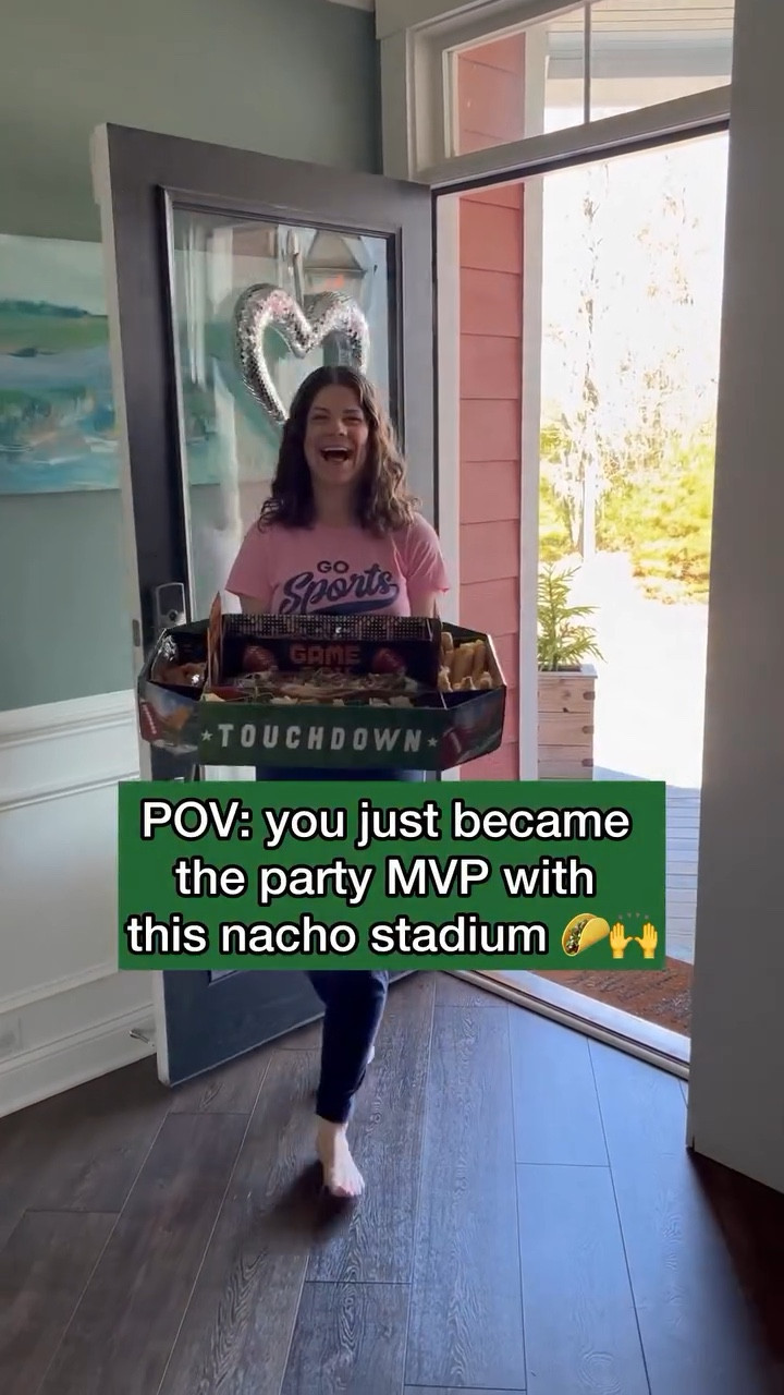 
Football season has arrived and I am just here for the snacks. It doesn’t get much more fun than a stadium full of them. You can fill this full of basically anything. I suggest using the disposable aluminum pans or lining the sections with foil so that it can be wiped clean and used again. We’ve used ours several times and it folds flat to be stored. Such a hit!

#footballparty #tailgating #stadiumofsnacks

#LTKHome #LTKParties #LTKSeasonal