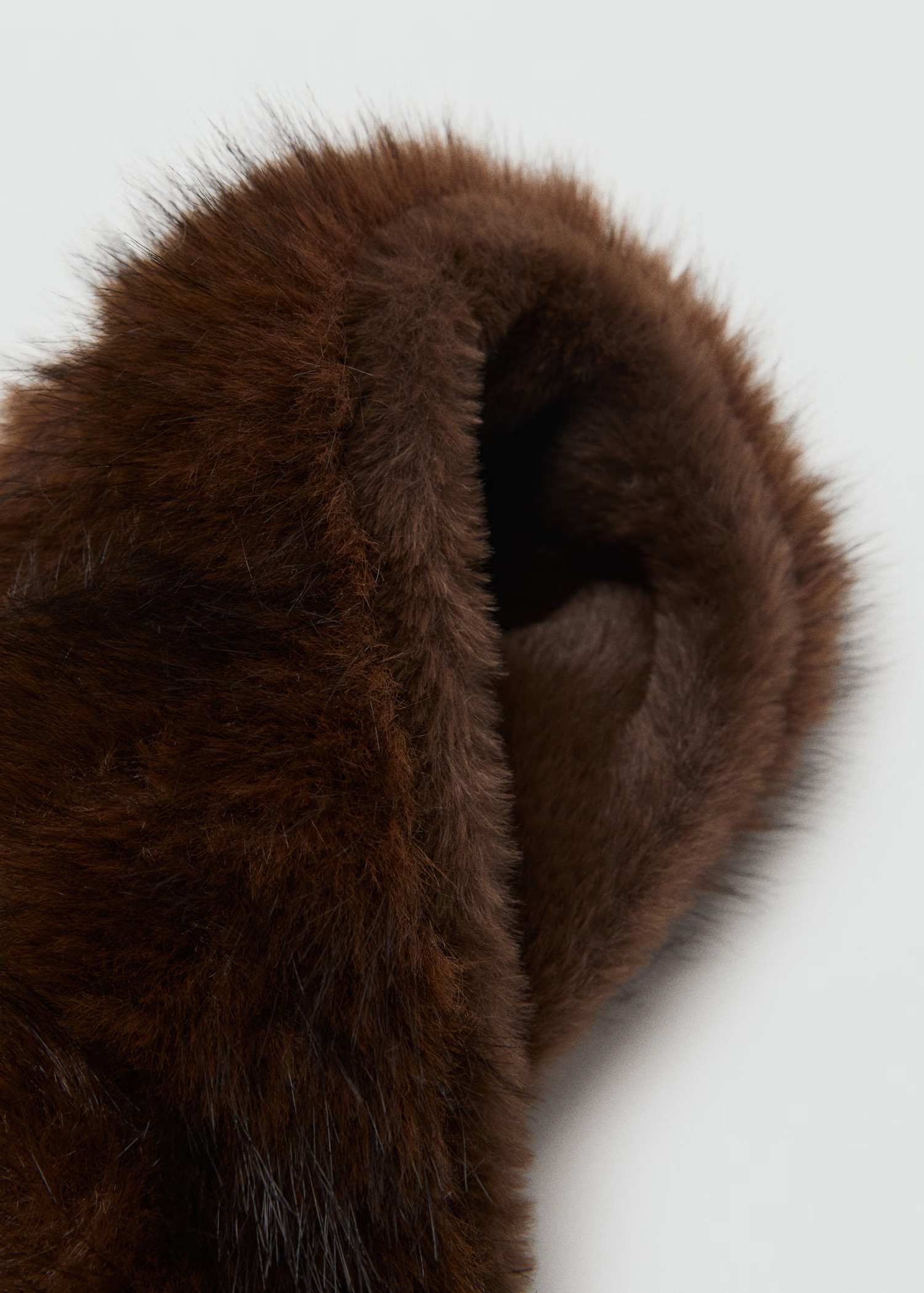 Fur-effect scarf | Mango (US/MX/AU)