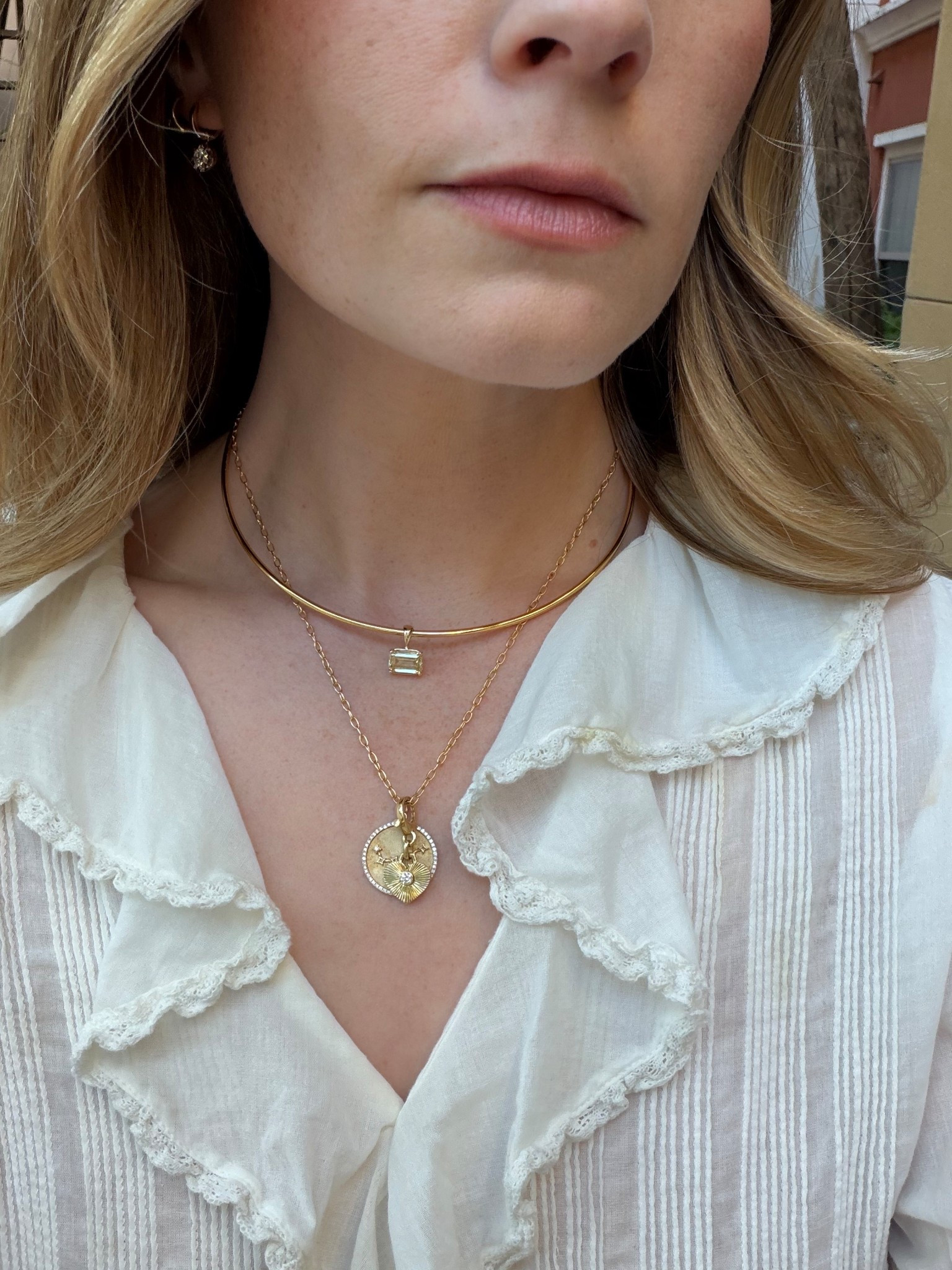 The pendant here is a real diamond, but the collar is from Madewell and it comes with a crystal pendant 💕