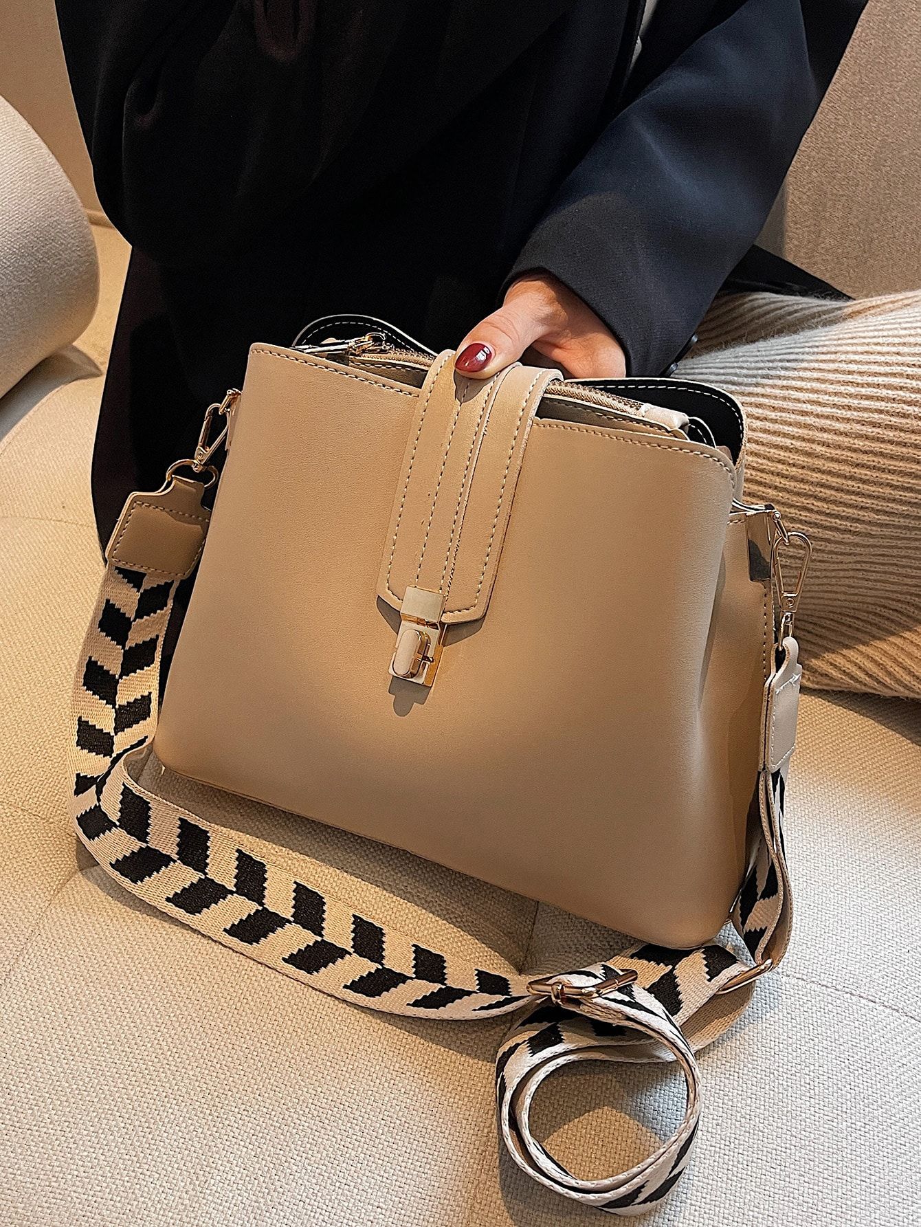 Buckle Decor Bucket Shoulder Handbags, Lady Luxury Women's Geometric Strap Crossbody Bag, Classic... | SHEIN