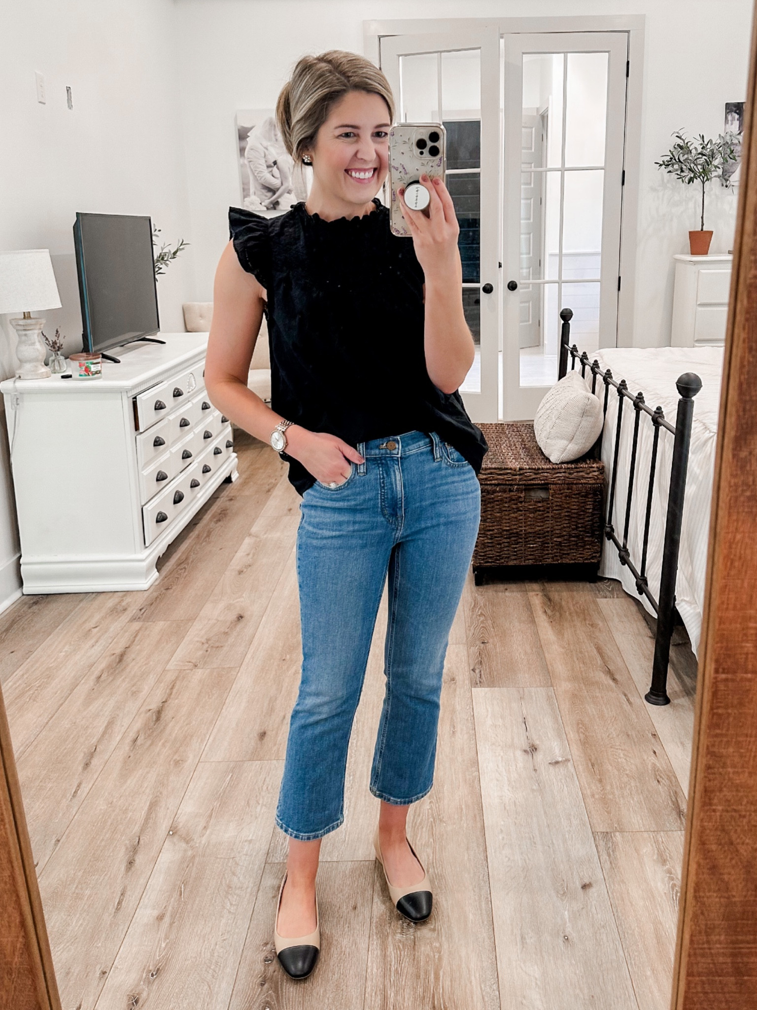 Friday Work Outfit🖤
Jeans- 24P (run tts)
Flats- run a little big, I ordered a half size down 
Top- I’ve had this for a while but found a few similars
casual work outfit, casual Friday, casual workwear, chic work outfit, classic styles

#LTKsalealert #LTKshoecrush #LTKworkwear