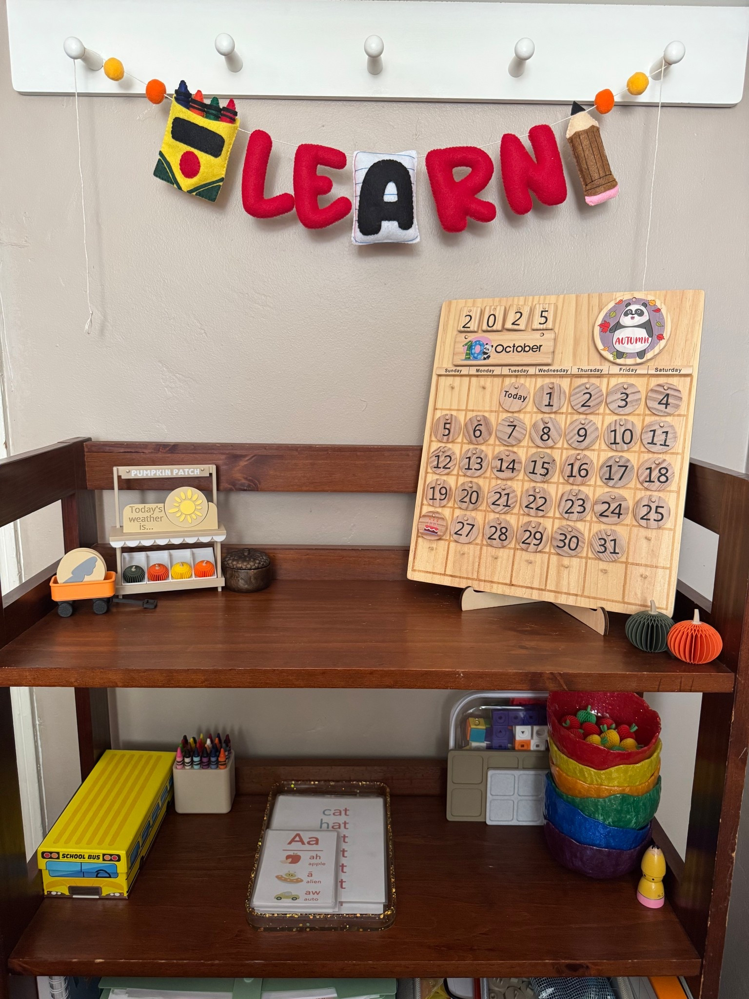 Homeschool shelf refresh 🫶🏼