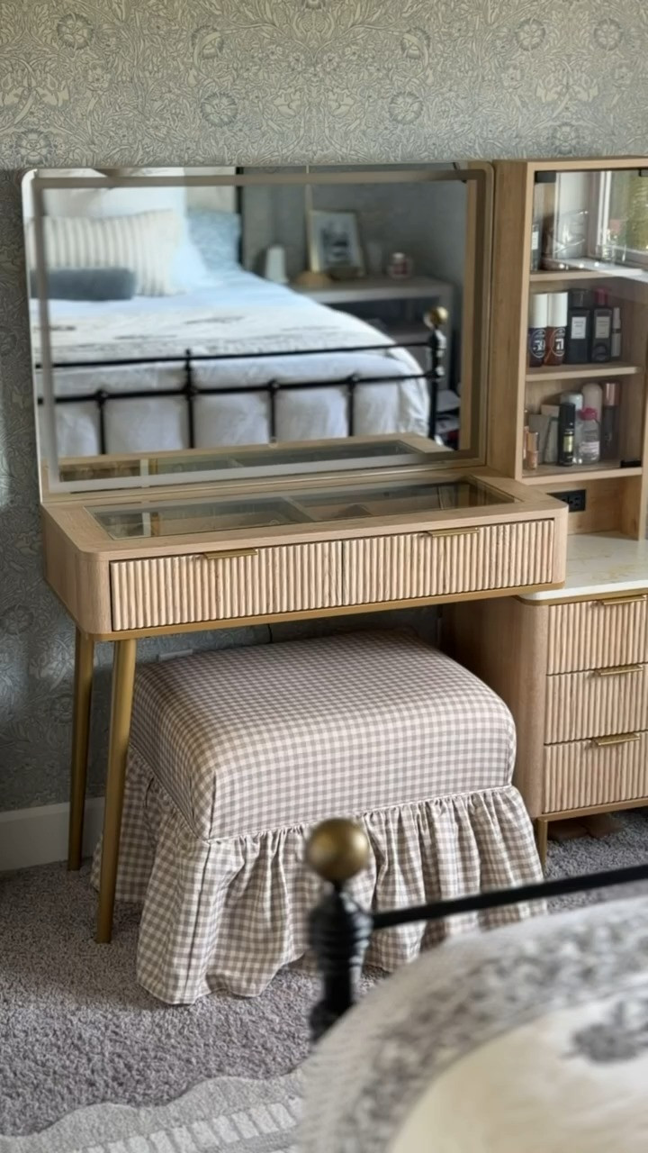 This vanity from amazon is gorgeous! I love that it has tons of storage!

interior design, home decor, bedroom decor 

 #LTKmomlife #LTKOver40 #LTKHome